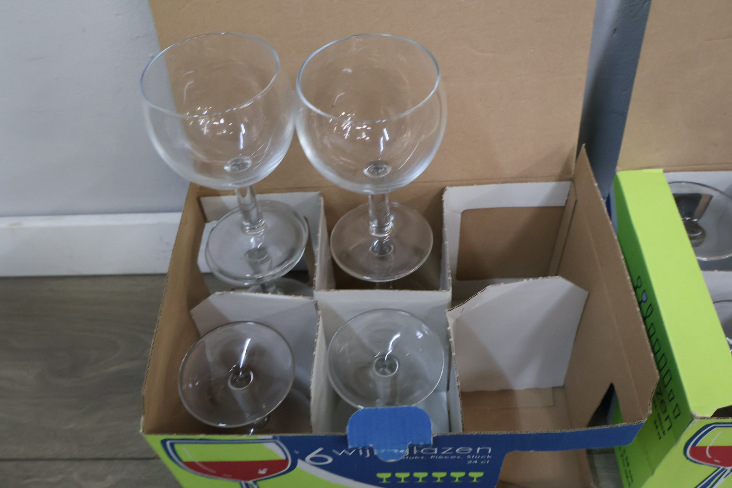 Set van 18 wijnglazen in dozen – foto 6 – kavel bij GSD Auctions, Zoeterwoude
