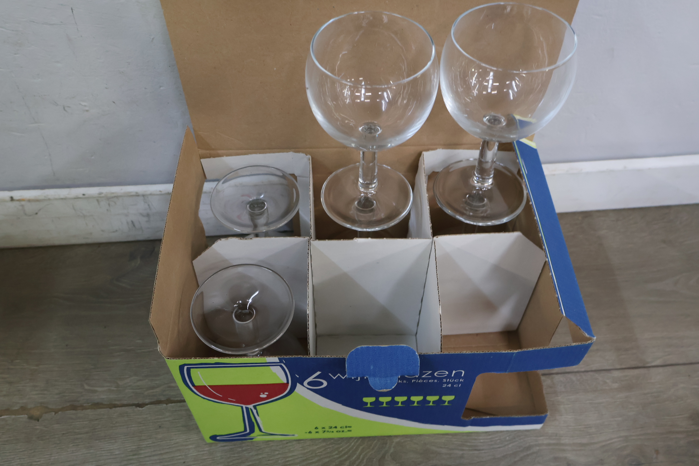 Set van 18 wijnglazen in dozen – foto 8 – kavel bij GSD Auctions, Zoeterwoude