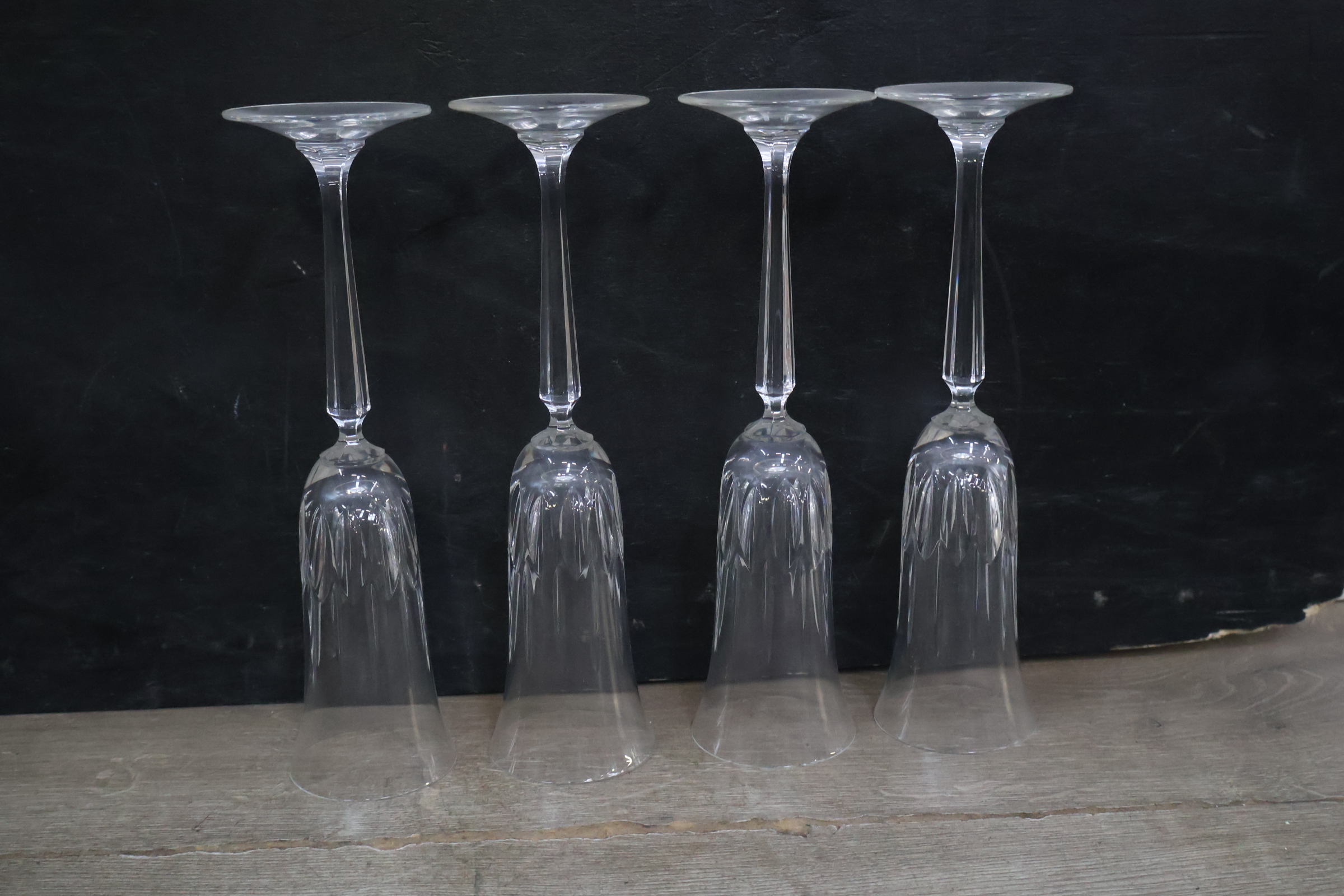 Glazen karaf met zes kristallen glazen op houten dienblad – foto 8 – kavel bij GSD Auctions, Zoeterwoude