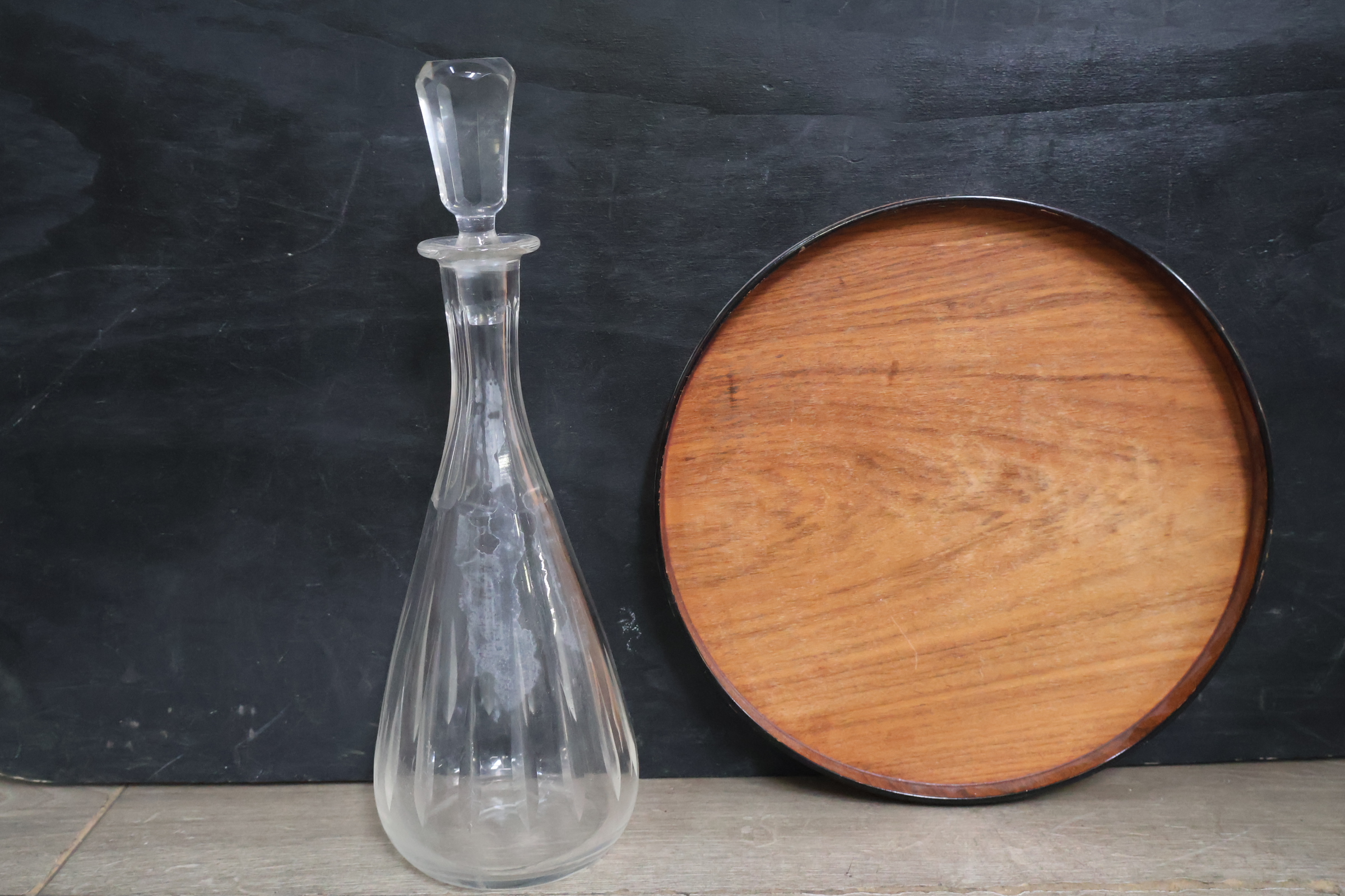 Glazen karaf met zes kristallen glazen op houten dienblad – foto 10 – kavel bij GSD Auctions, Zoeterwoude