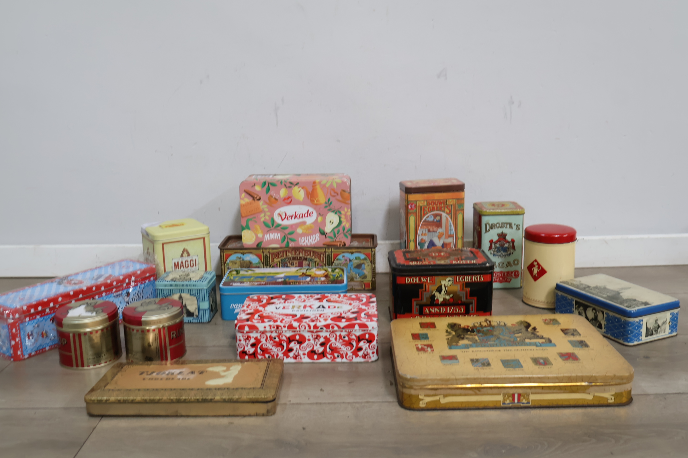 Verzameling vintage blikken – foto 4 – kavel bij GSD Auctions, Zoeterwoude