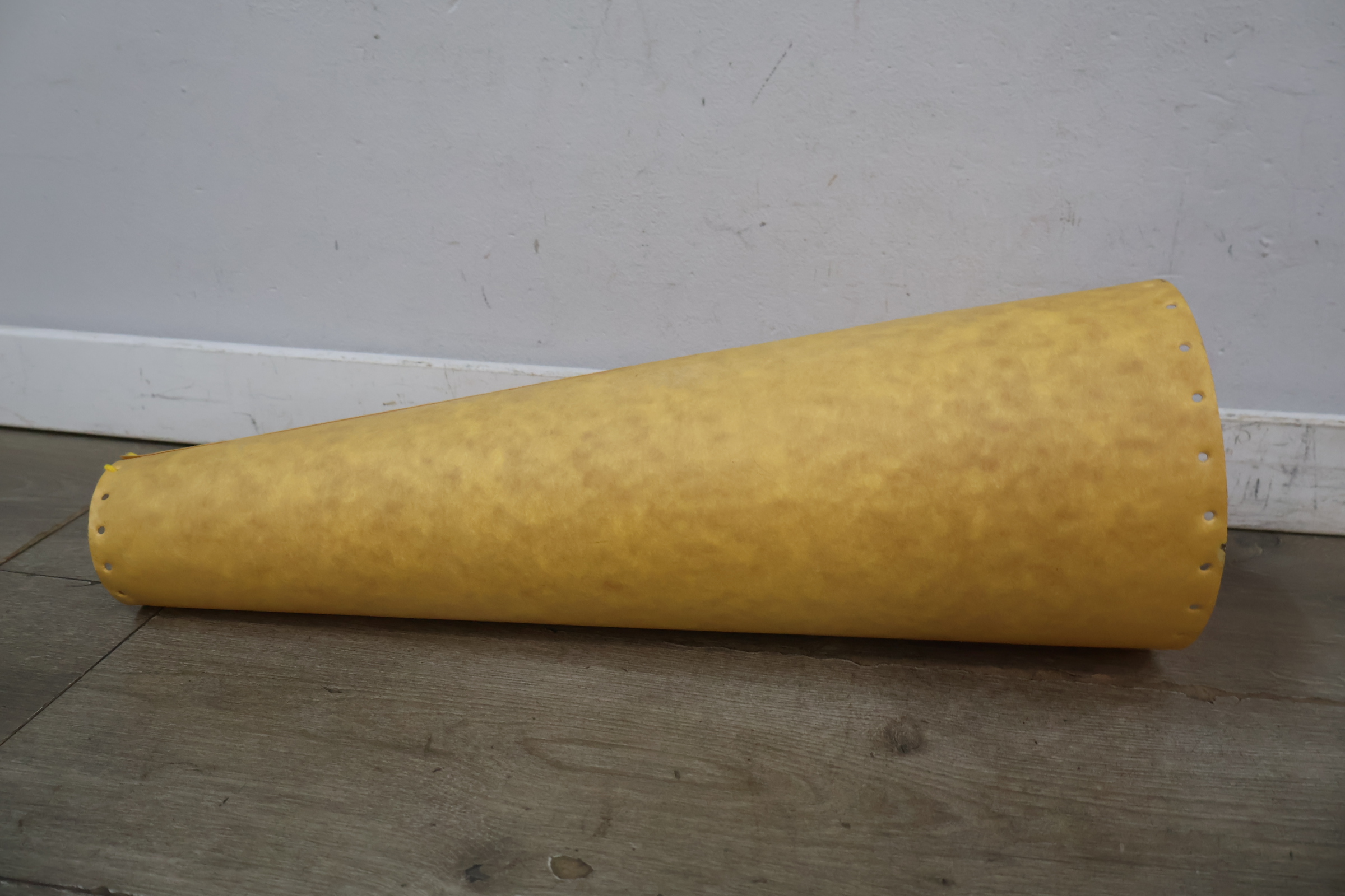 Oranje design vloerlamp conisch model – foto 8 – kavel bij GSD Auctions, Zoeterwoude