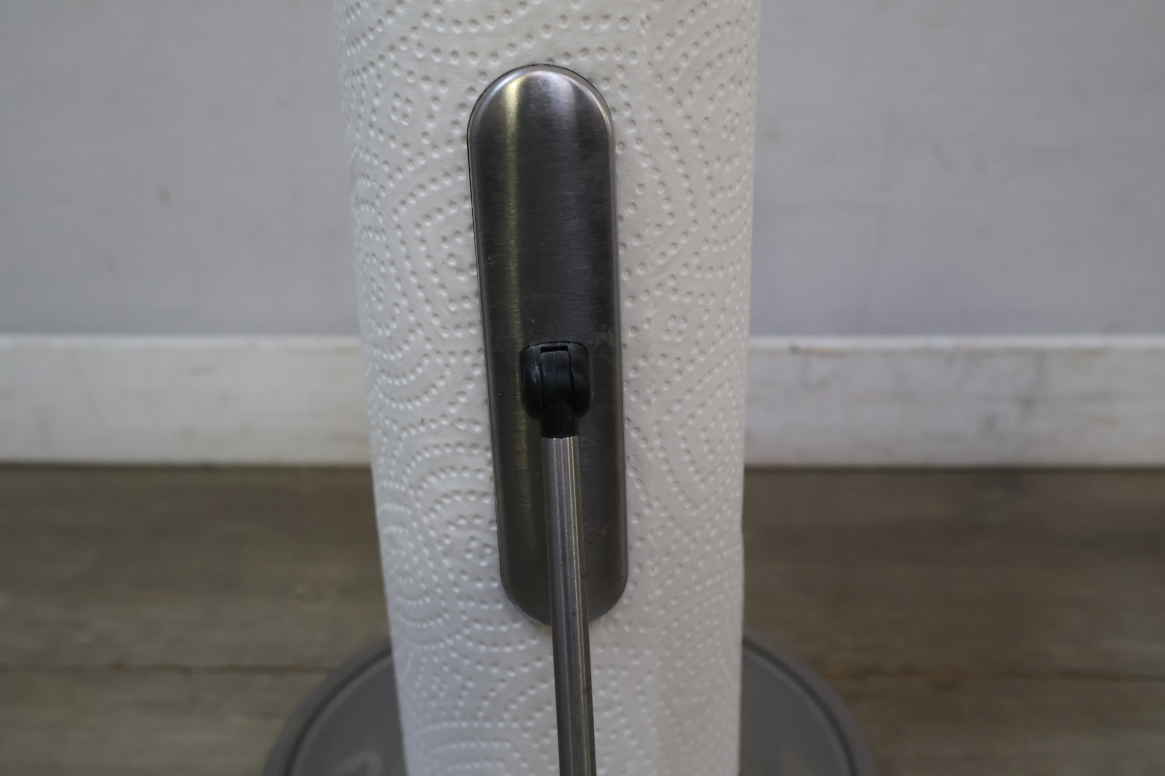 RVS keukenrolhouder met hendel – foto 8 – kavel bij GSD Auctions, Zoeterwoude