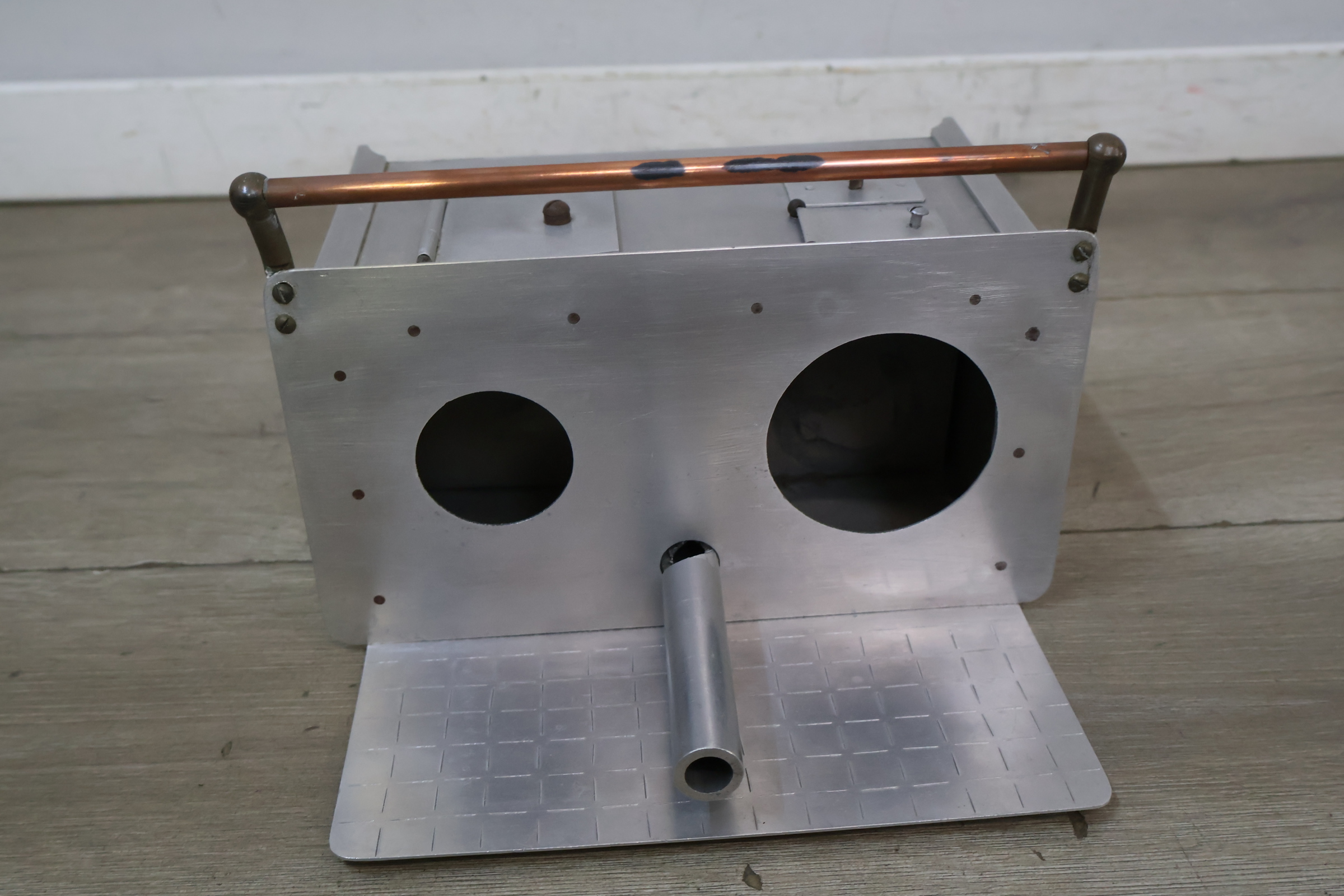 Metalen speelgoedfornuis met koperen handgreep – foto 10 – kavel bij GSD Auctions, Zoeterwoude