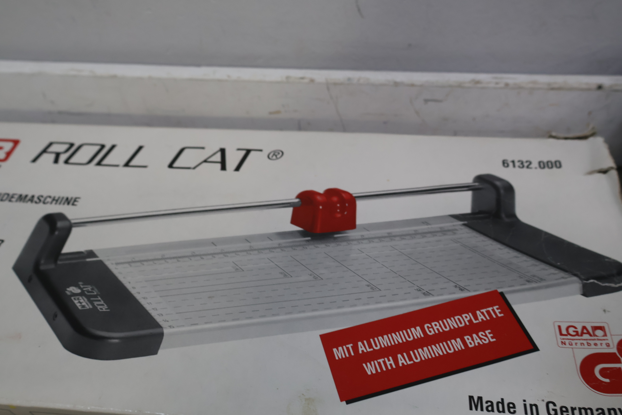 M+B Roll Cat Veiligheids Snijmachine – foto 4 – kavel bij GSD Auctions, Zoeterwoude