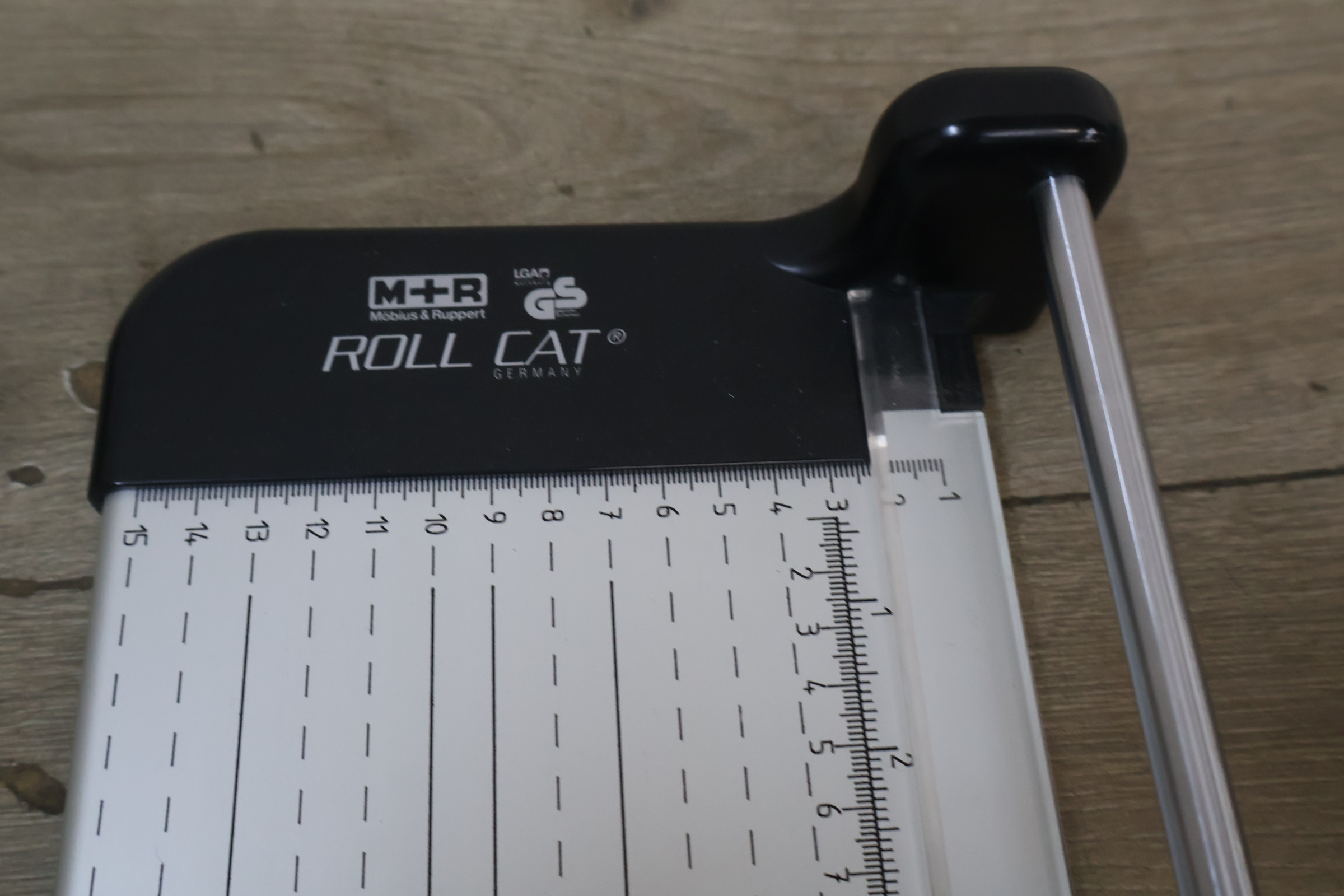 M+B Roll Cat Veiligheids Snijmachine – foto 6 – kavel bij GSD Auctions, Zoeterwoude