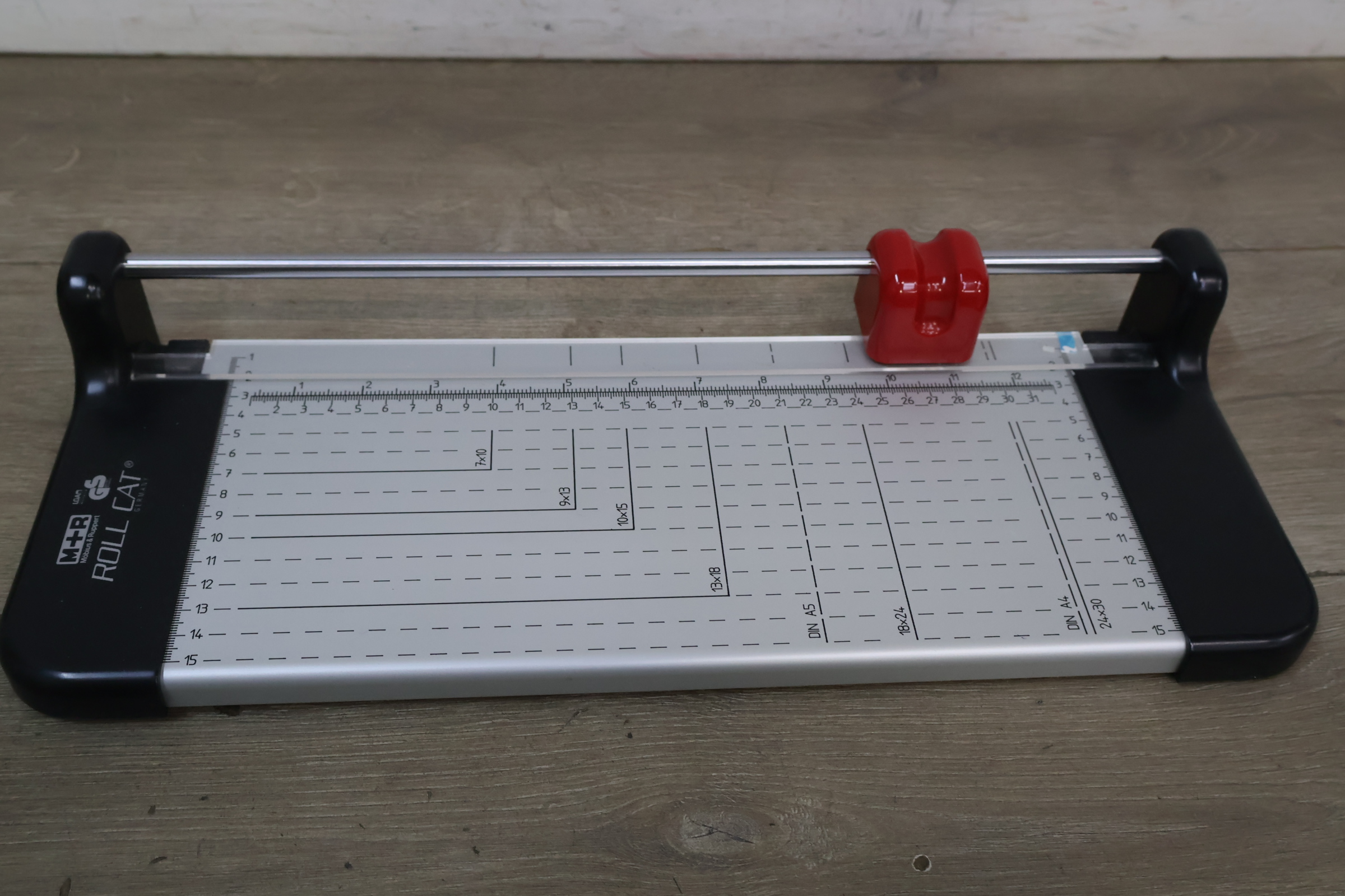M+B Roll Cat Veiligheids Snijmachine – foto 8 – kavel bij GSD Auctions, Zoeterwoude