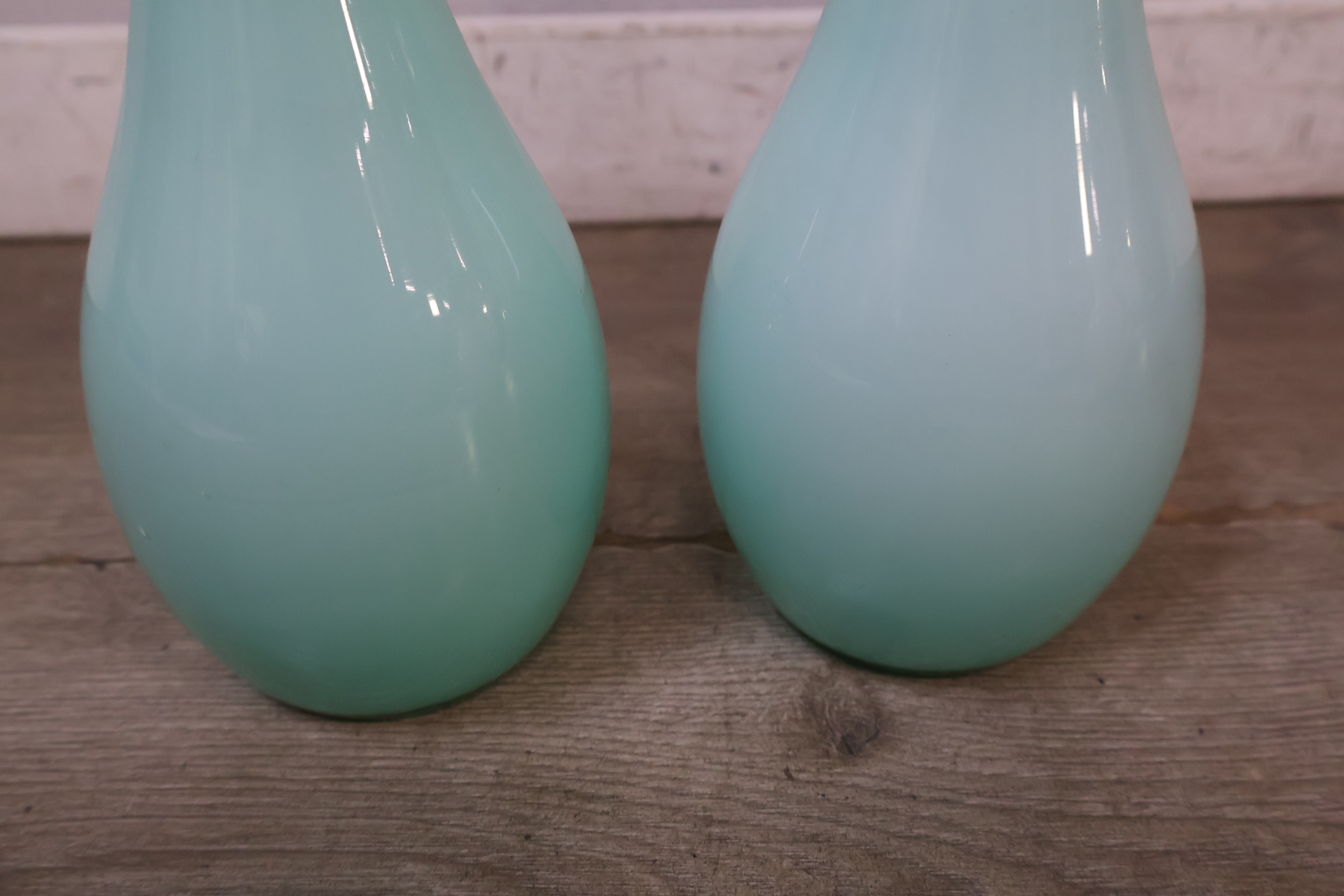 Set van drie glazen vazen in pastelkleuren – foto 7 – kavel bij GSD Auctions, Zoeterwoude