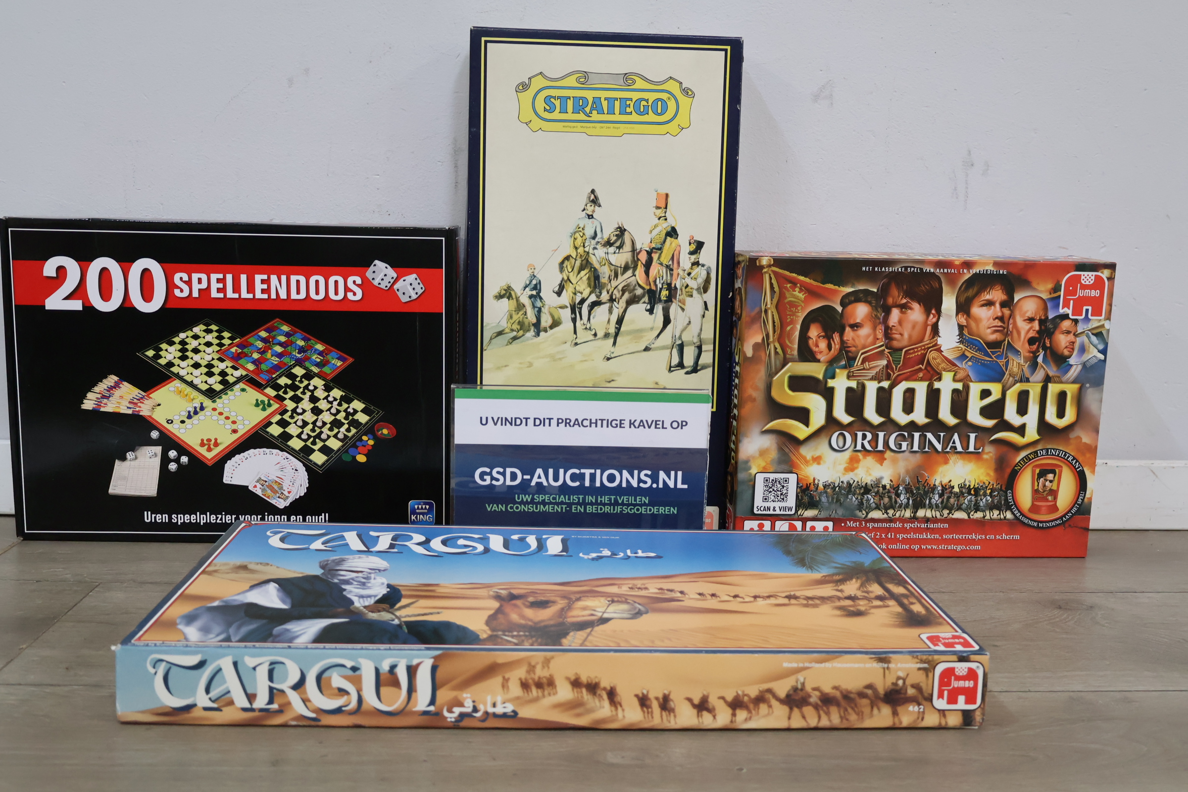 Stratego Original en Targui bordspellen met 200 spellendoos – foto 2 – kavel bij GSD Auctions, Zoeterwoude