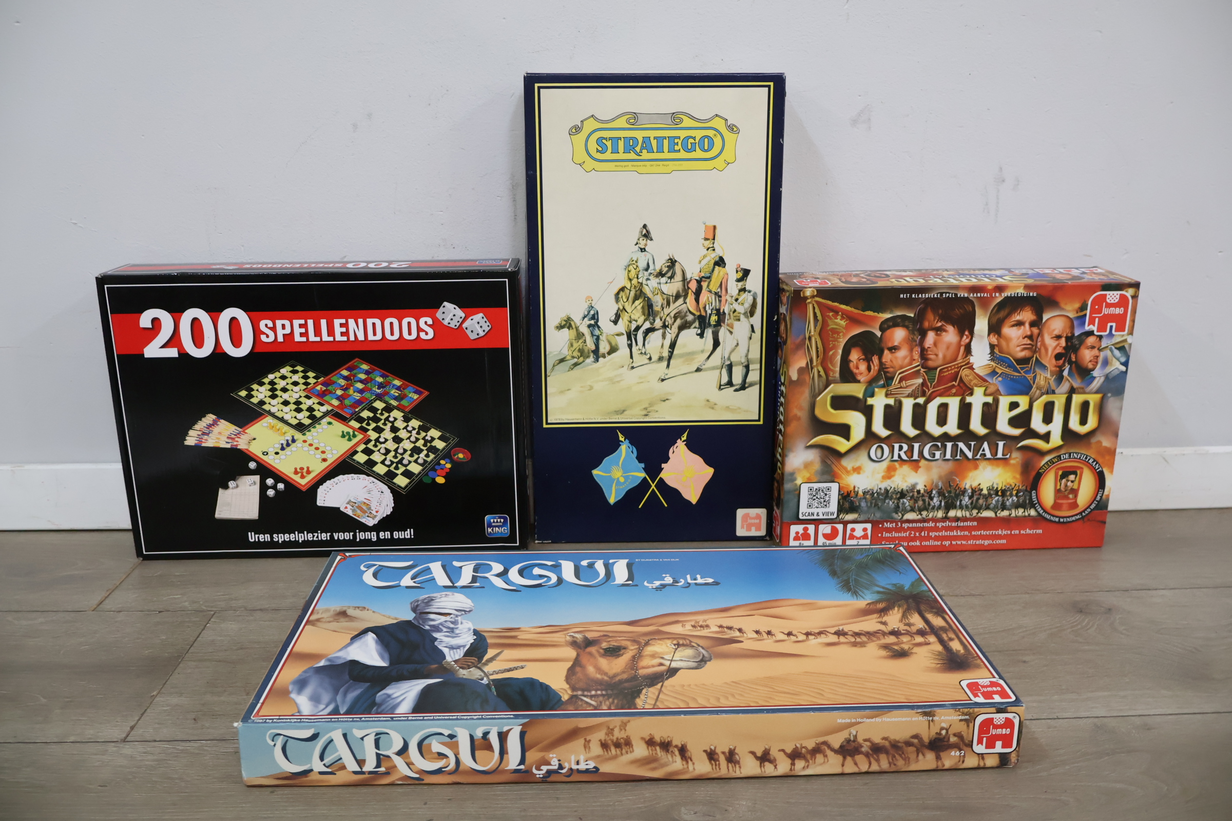 Stratego Original en Targui bordspellen met 200 spellendoos – foto 3 – kavel bij GSD Auctions, Zoeterwoude