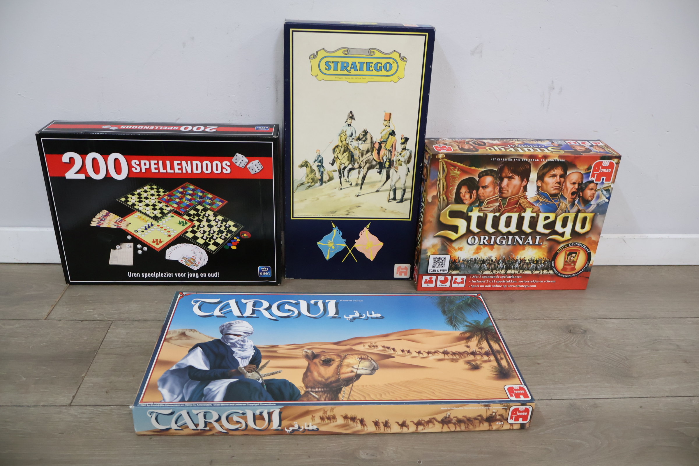 Stratego Original en Targui bordspellen met 200 spellendoos – foto 4 – kavel bij GSD Auctions, Zoeterwoude