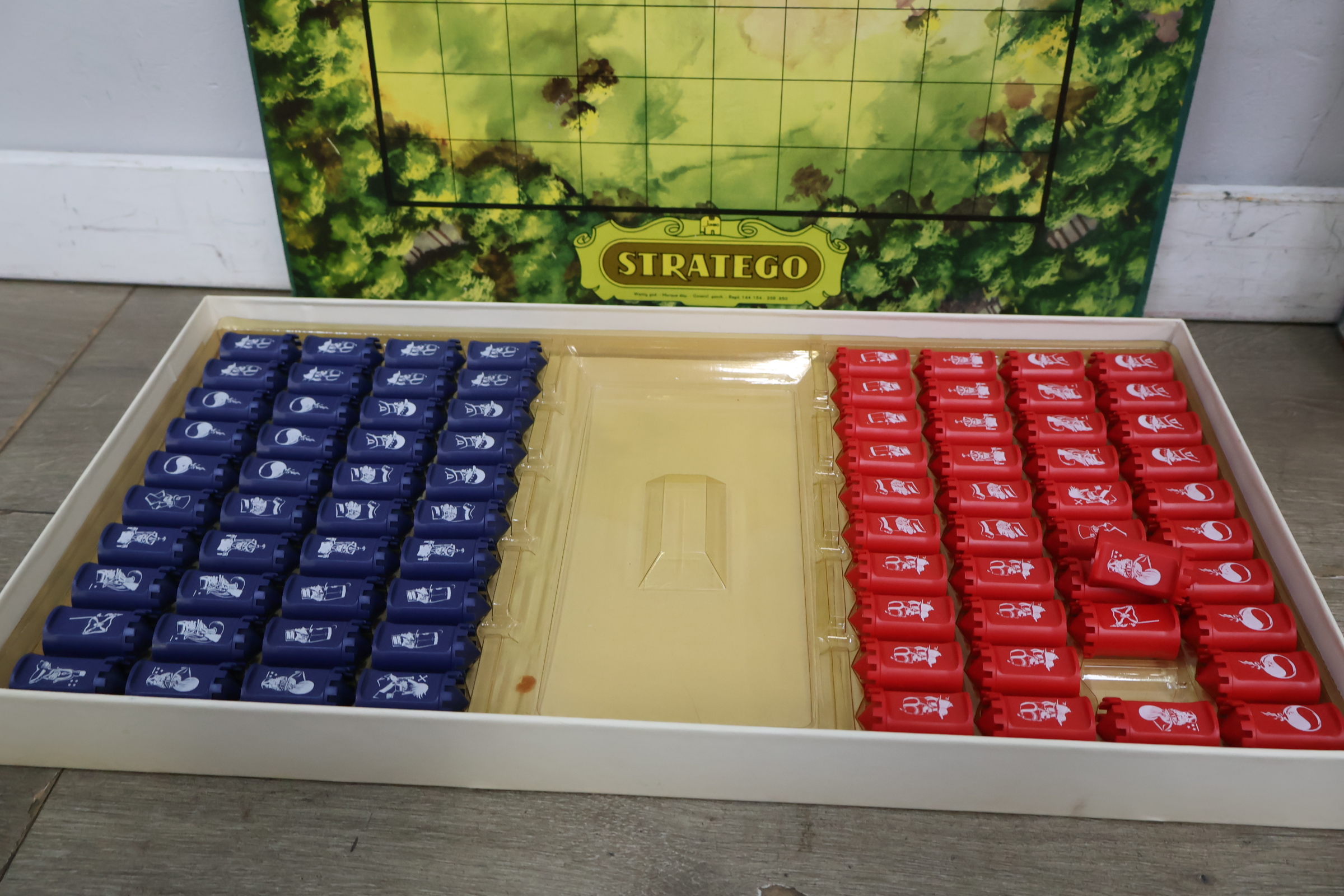 Stratego Original en Targui bordspellen met 200 spellendoos – foto 10 – kavel bij GSD Auctions, Zoeterwoude