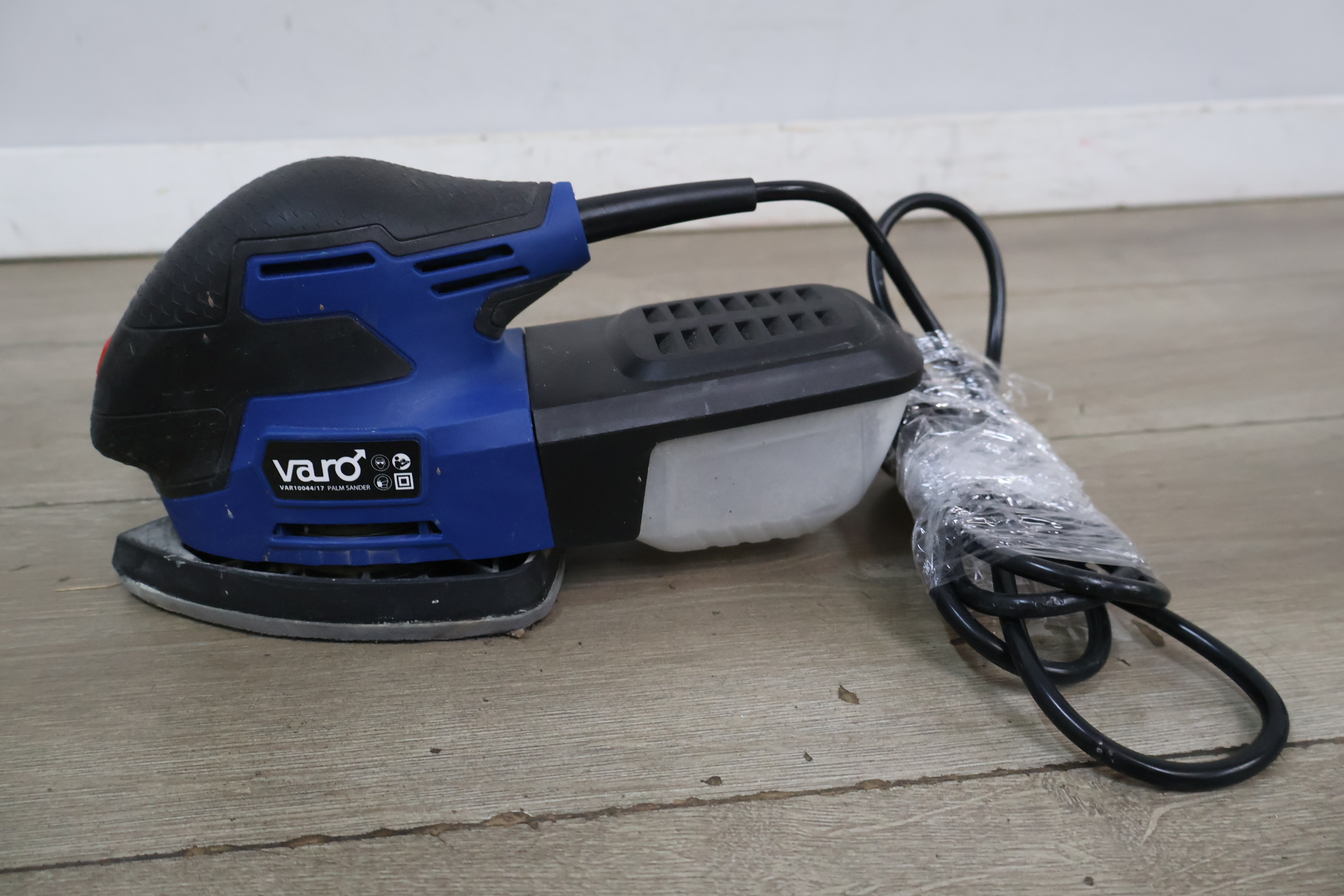 Varo elektrische schuurmachine – foto 4 – kavel bij GSD Auctions, Zoeterwoude