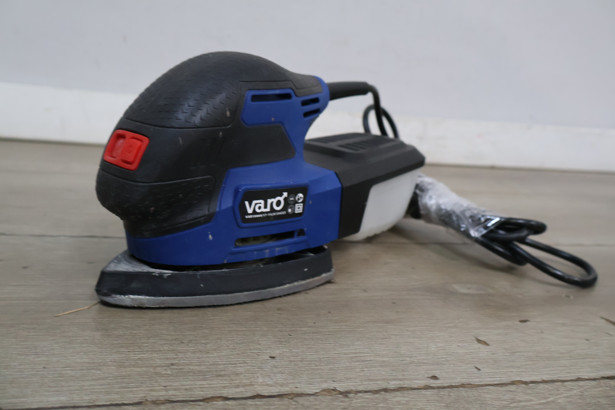 Varo elektrische schuurmachine – foto 5 – kavel bij GSD Auctions, Zoeterwoude