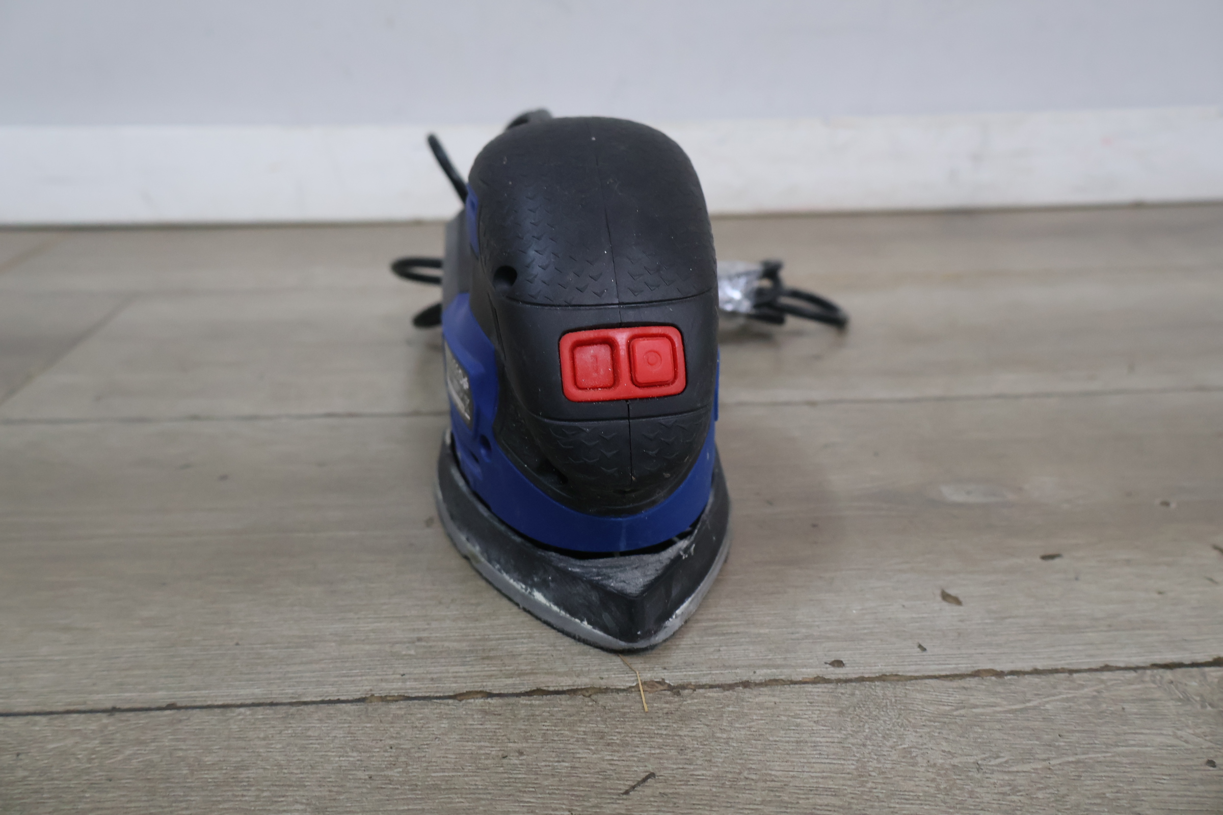 Varo elektrische schuurmachine – foto 6 – kavel bij GSD Auctions, Zoeterwoude