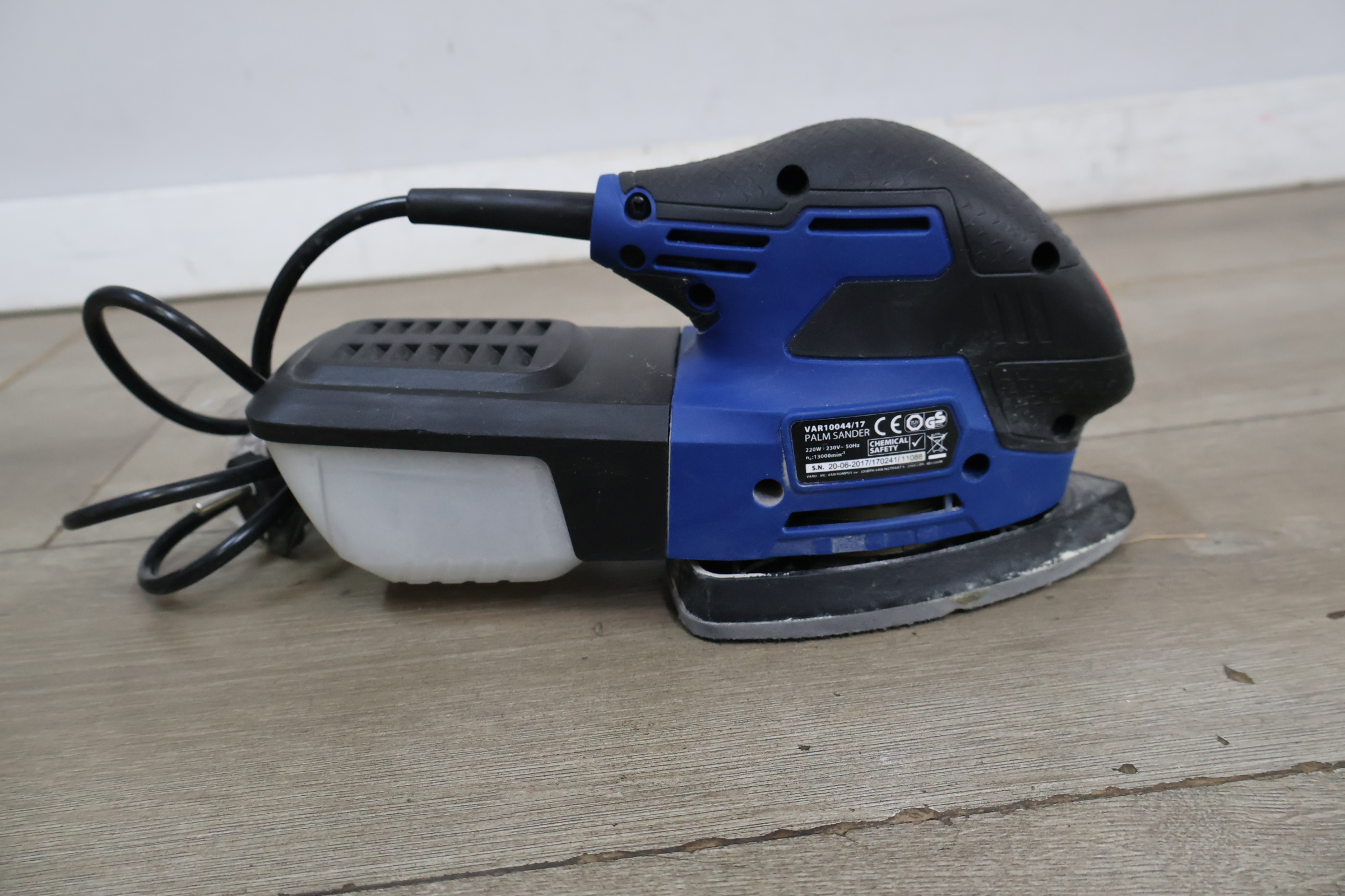 Varo elektrische schuurmachine – foto 7 – kavel bij GSD Auctions, Zoeterwoude