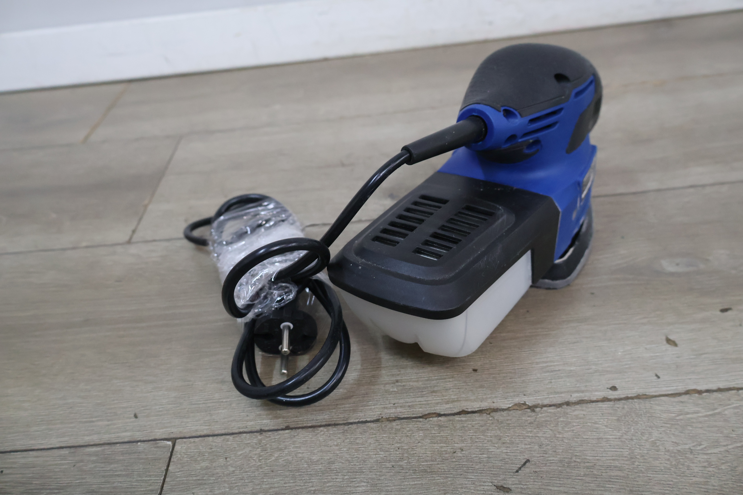 Varo elektrische schuurmachine – foto 8 – kavel bij GSD Auctions, Zoeterwoude
