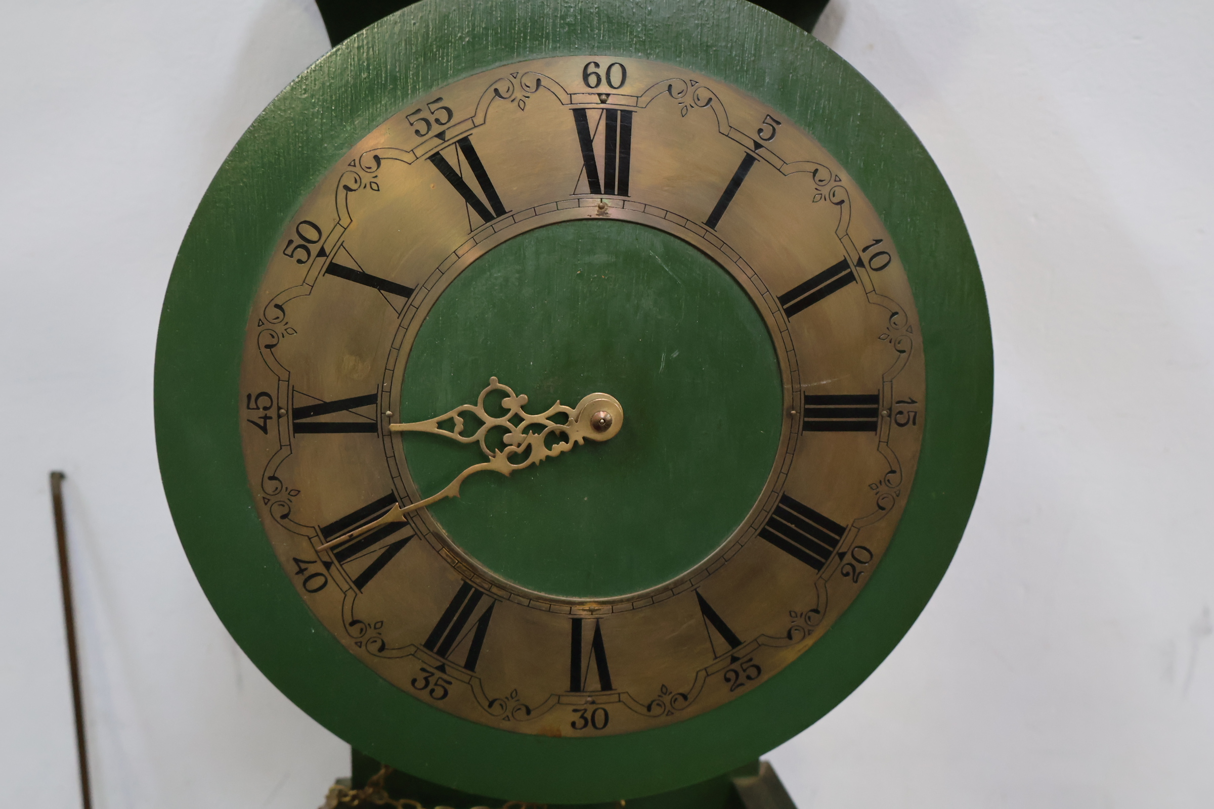 Groene wandklok met slinger en gewichten – foto 5 – kavel bij GSD Auctions, Zoeterwoude