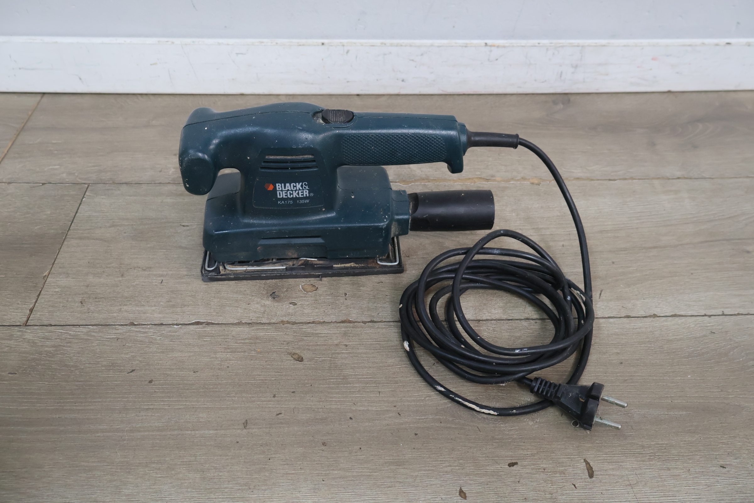Black & Decker KA175 vlakschuurmachine – foto 4 – kavel bij GSD Auctions, Zoeterwoude