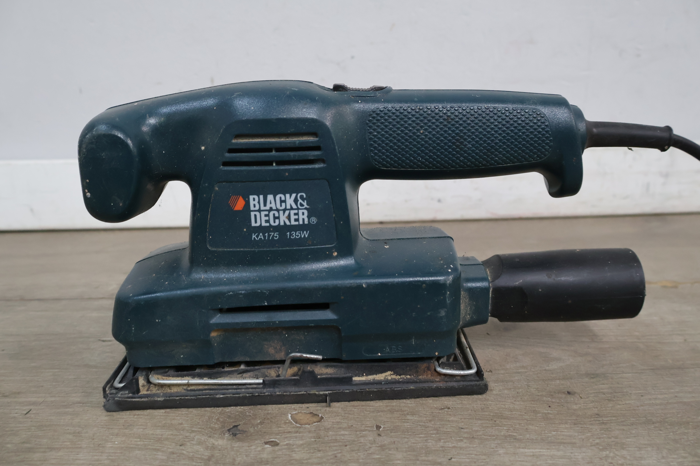 Black & Decker KA175 vlakschuurmachine – foto 5 – kavel bij GSD Auctions, Zoeterwoude