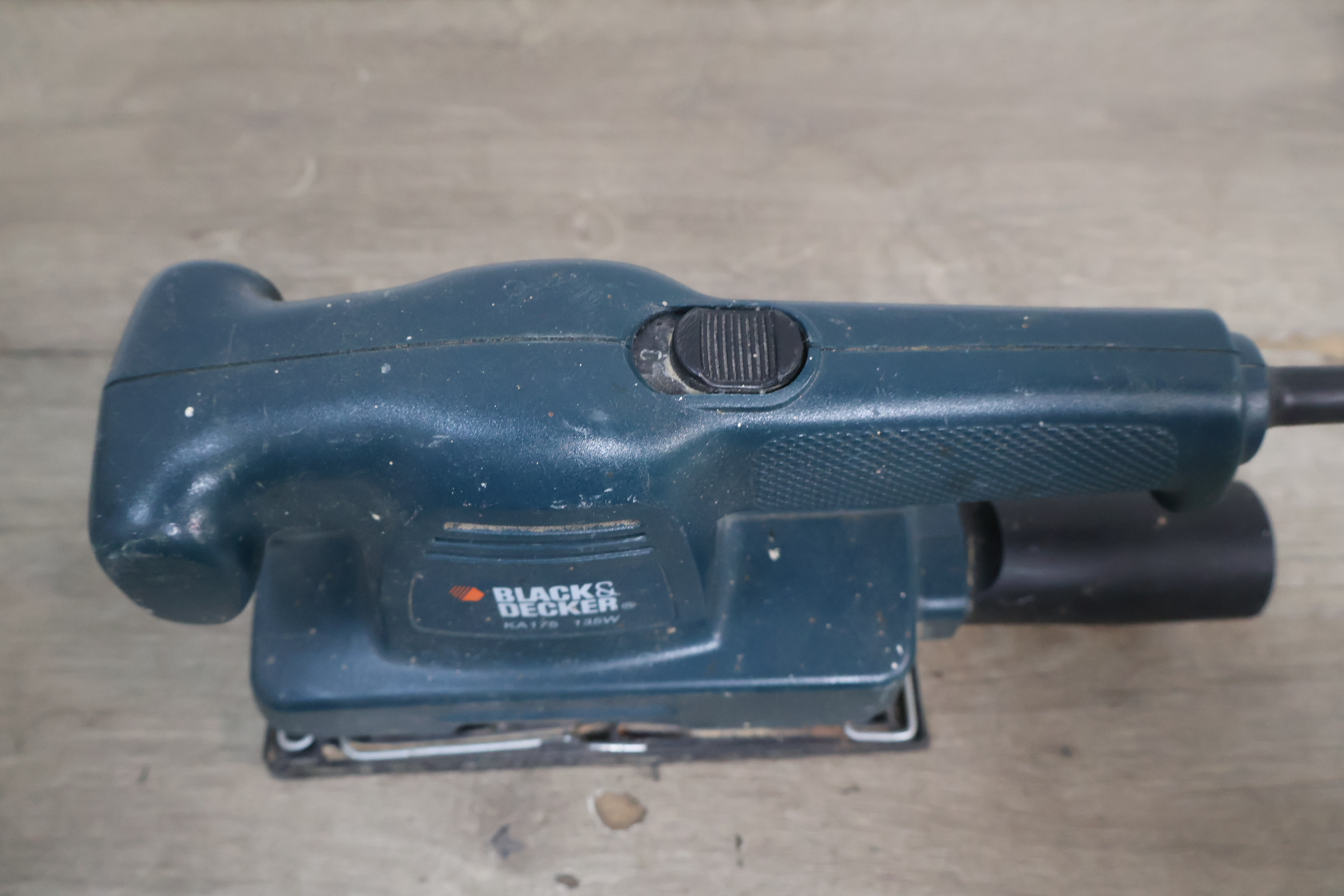 Black & Decker KA175 vlakschuurmachine – foto 7 – kavel bij GSD Auctions, Zoeterwoude