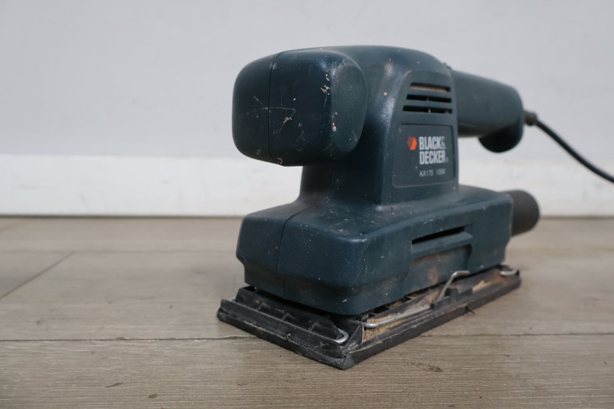 Black & Decker KA175 vlakschuurmachine – foto 8 – kavel bij GSD Auctions, Zoeterwoude