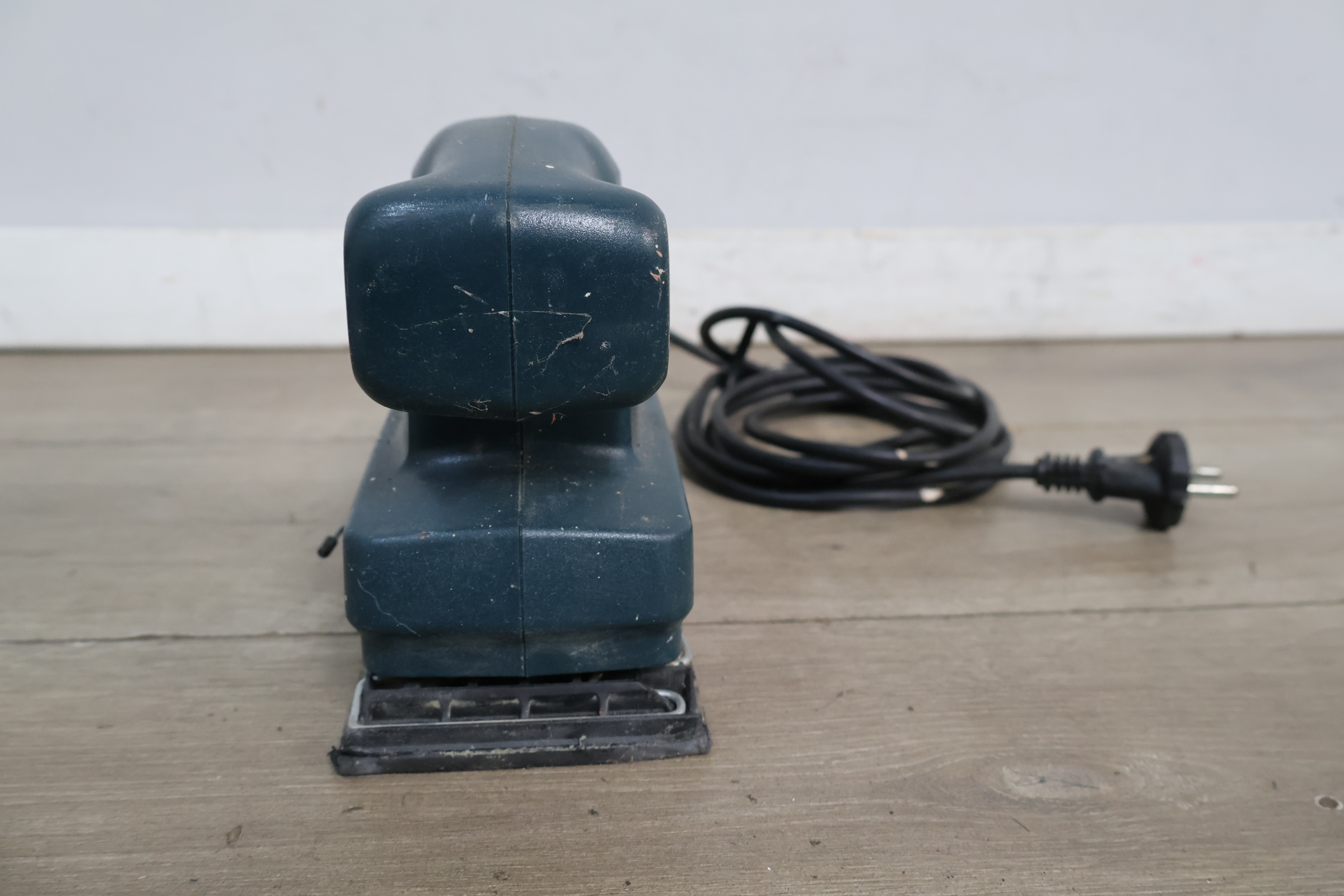 Black & Decker KA175 vlakschuurmachine – foto 9 – kavel bij GSD Auctions, Zoeterwoude