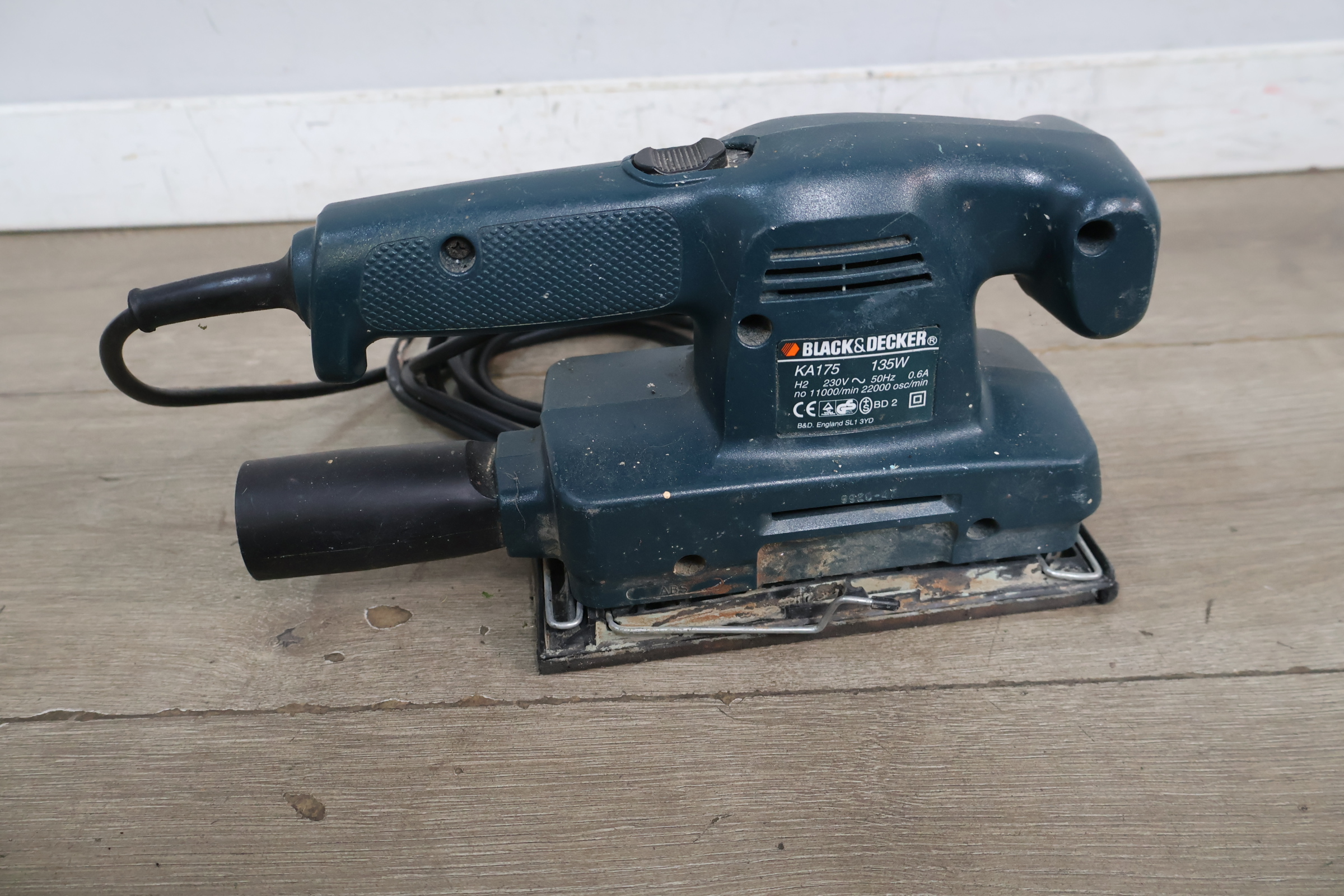 Black & Decker KA175 vlakschuurmachine – foto 10 – kavel bij GSD Auctions, Zoeterwoude