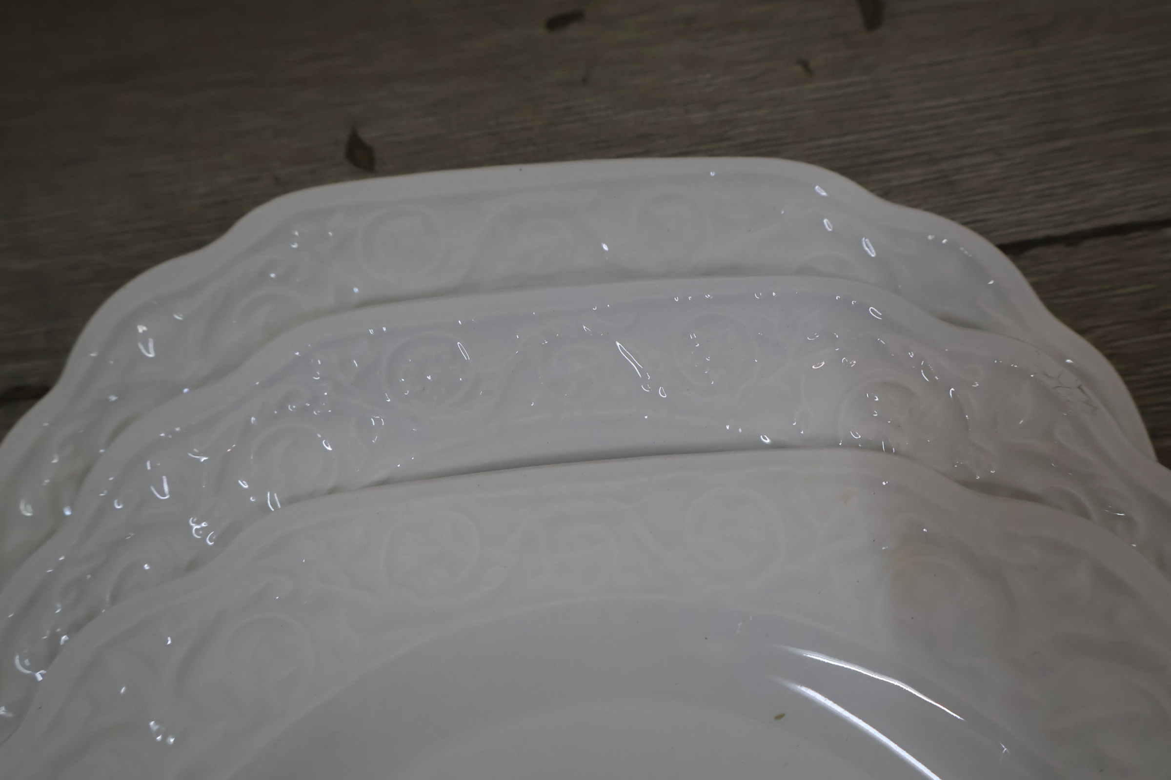 Set van 10 witte borden met bloemenmotief – foto 8 – kavel bij GSD Auctions, Zoeterwoude
