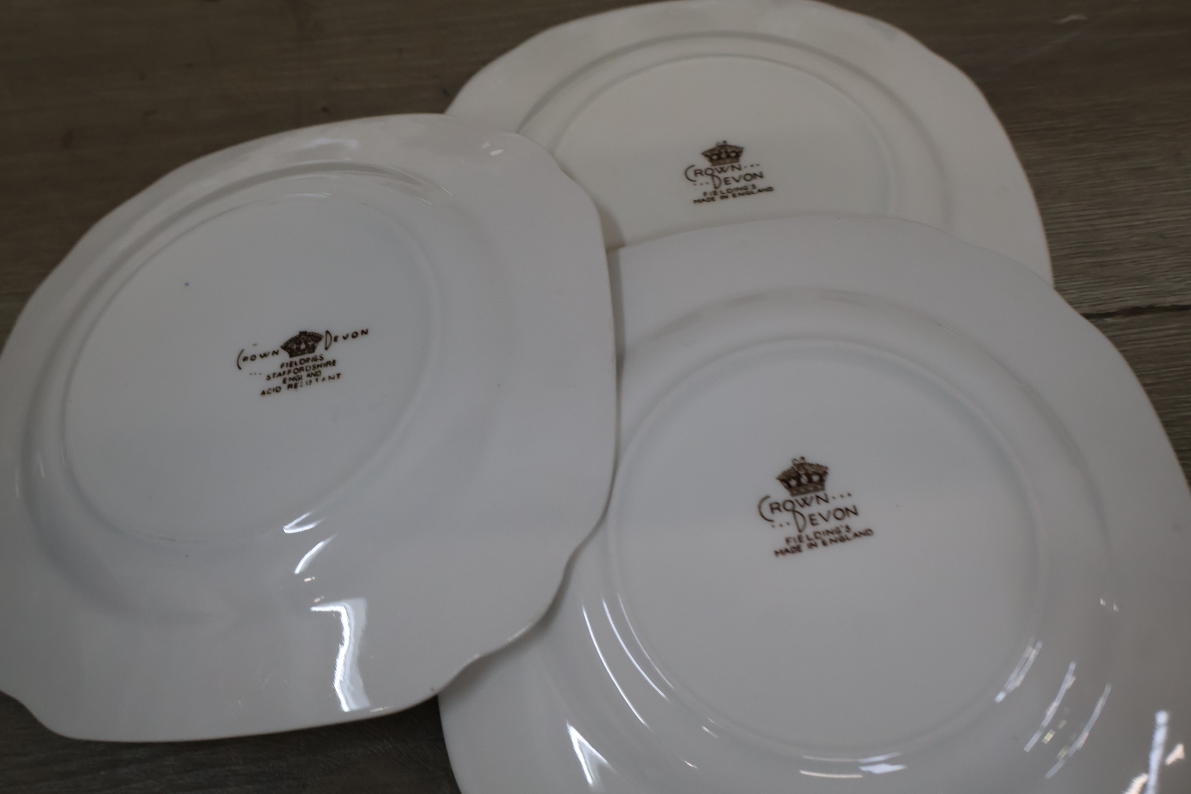 Set van 10 witte borden met bloemenmotief – foto 9 – kavel bij GSD Auctions, Zoeterwoude