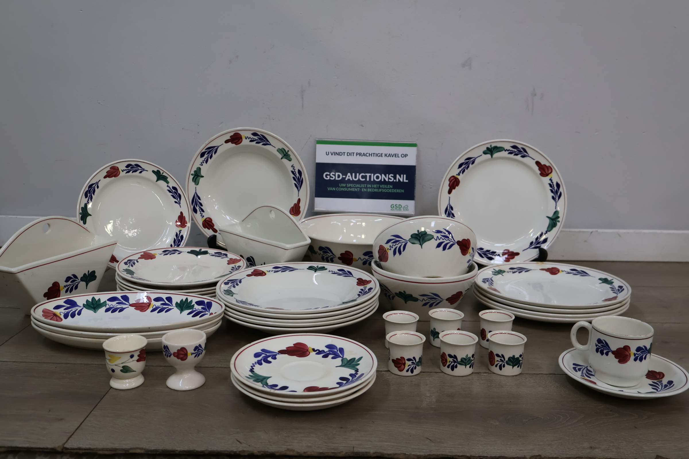Serviesset met bloemmotief – foto 2 – kavel bij GSD Auctions, Zoeterwoude