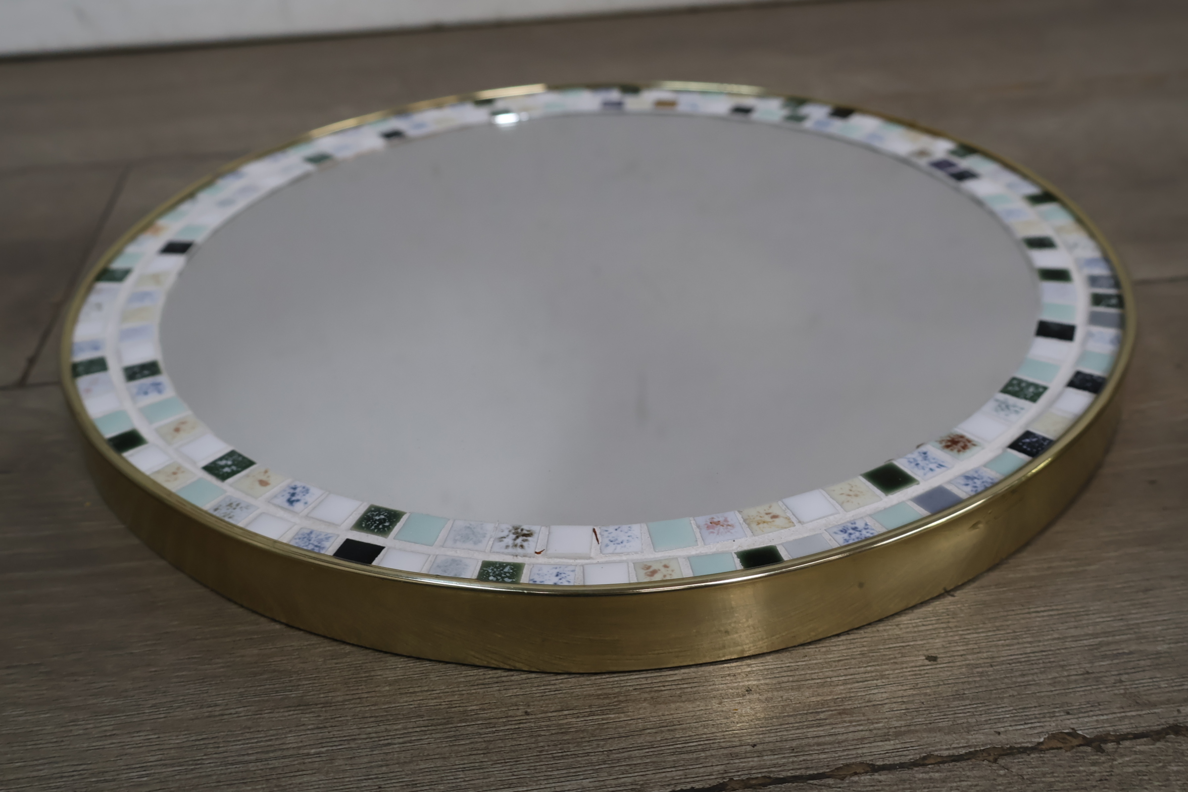 Ronde spiegel met mozaïekrand – foto 3 – kavel bij GSD Auctions, Zoeterwoude