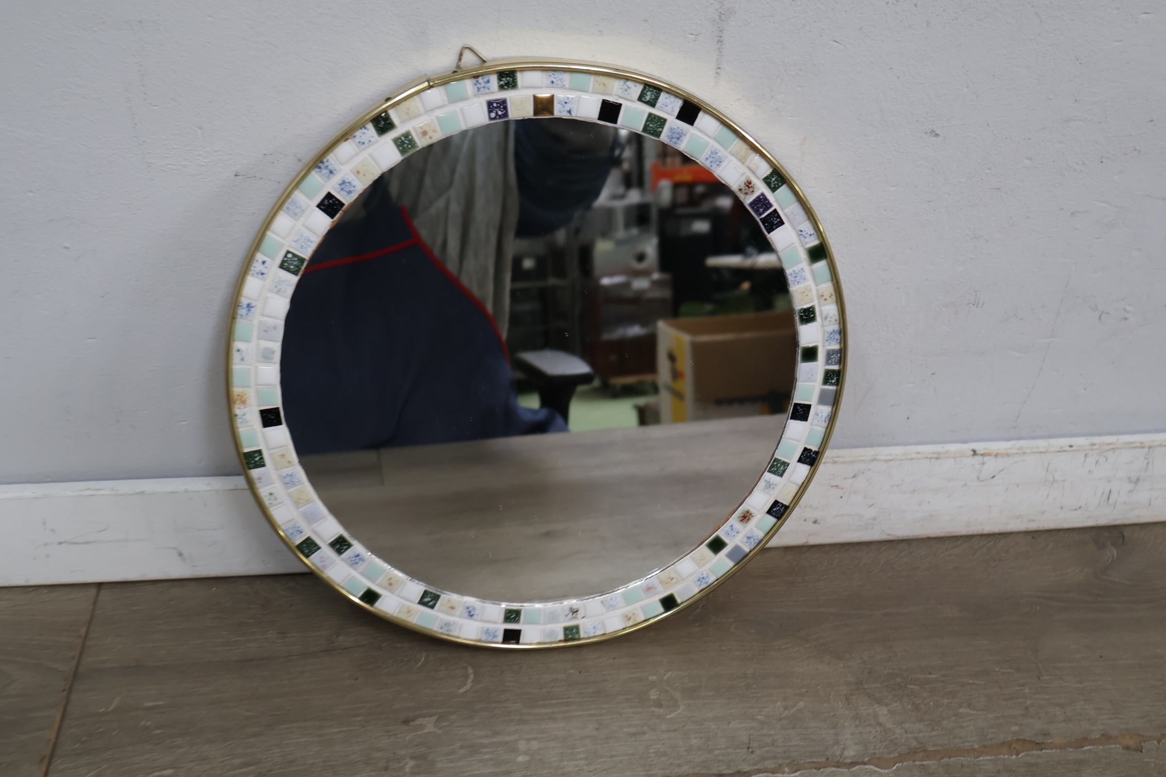 Ronde spiegel met mozaïekrand – foto 9 – kavel bij GSD Auctions, Zoeterwoude