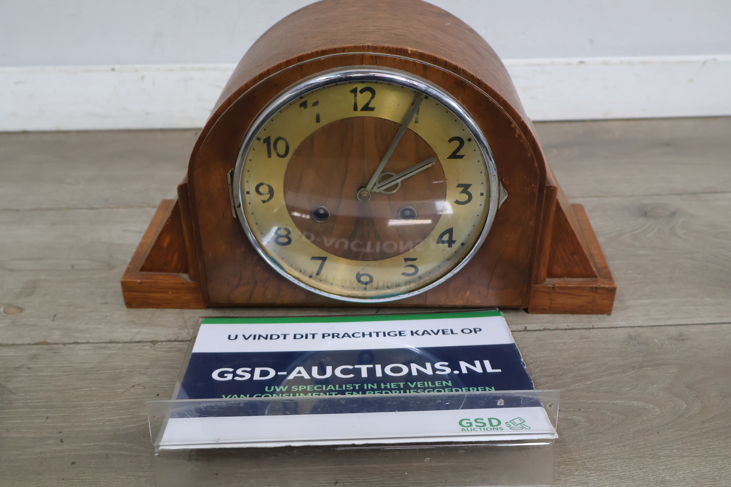 Houten tafelklok met ronde wijzerplaat – foto 2 – kavel bij GSD Auctions, Zoeterwoude