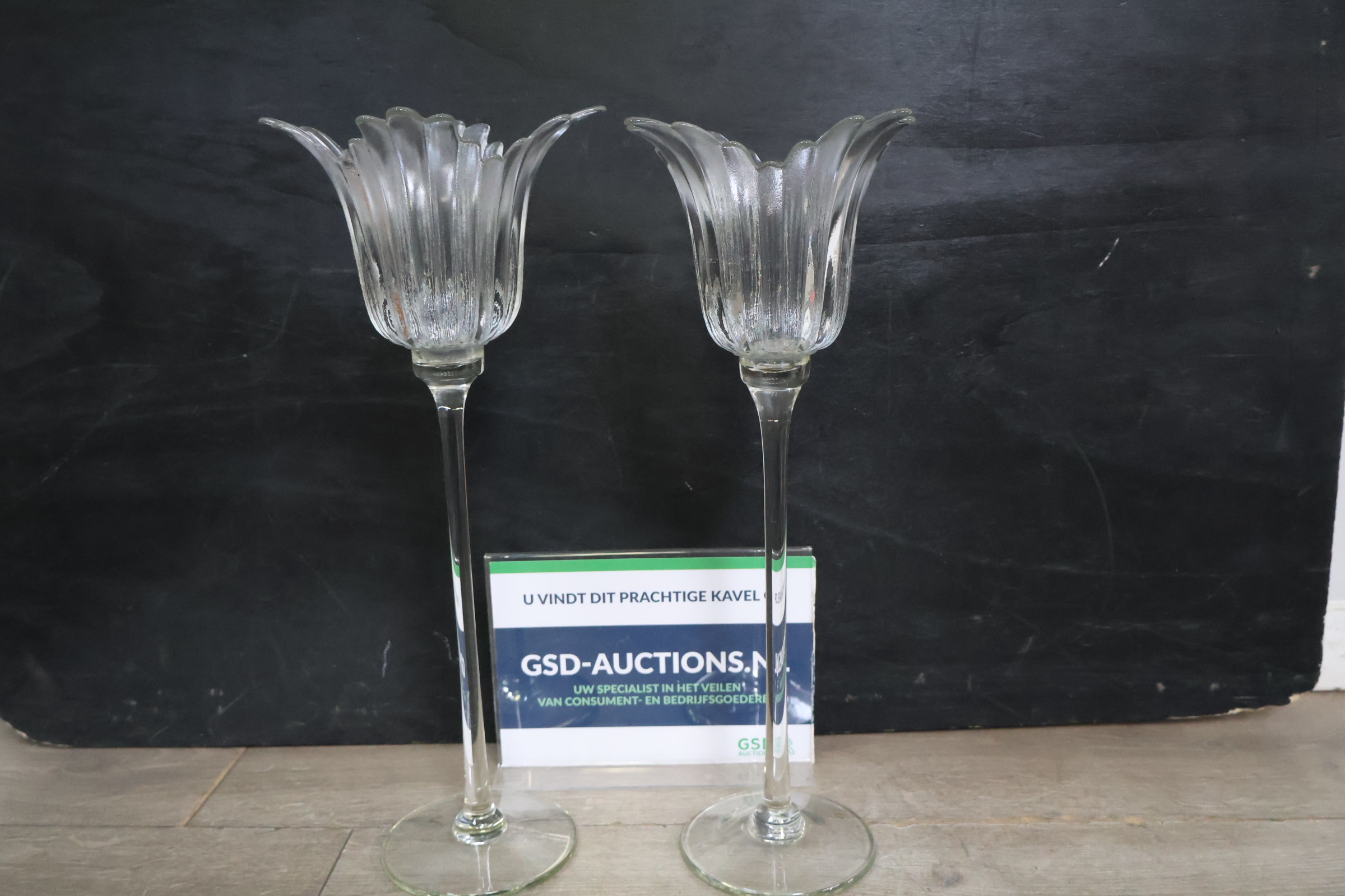 Set glazen kandelaren met bloemmotief – kavel bij GSD Auctions, Zoeterwoude