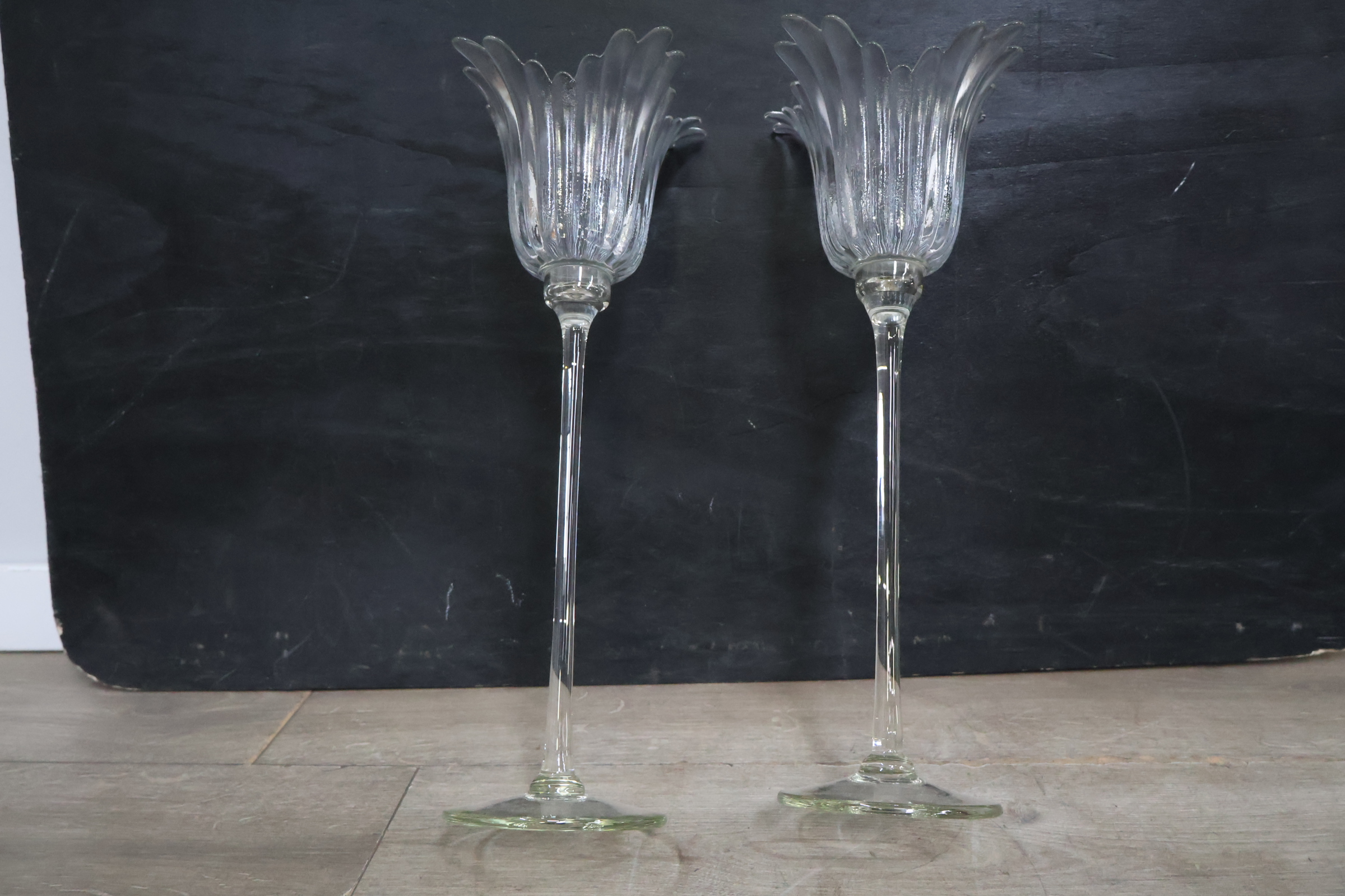 Set glazen kandelaren met bloemmotief – foto 7 – kavel bij GSD Auctions, Zoeterwoude