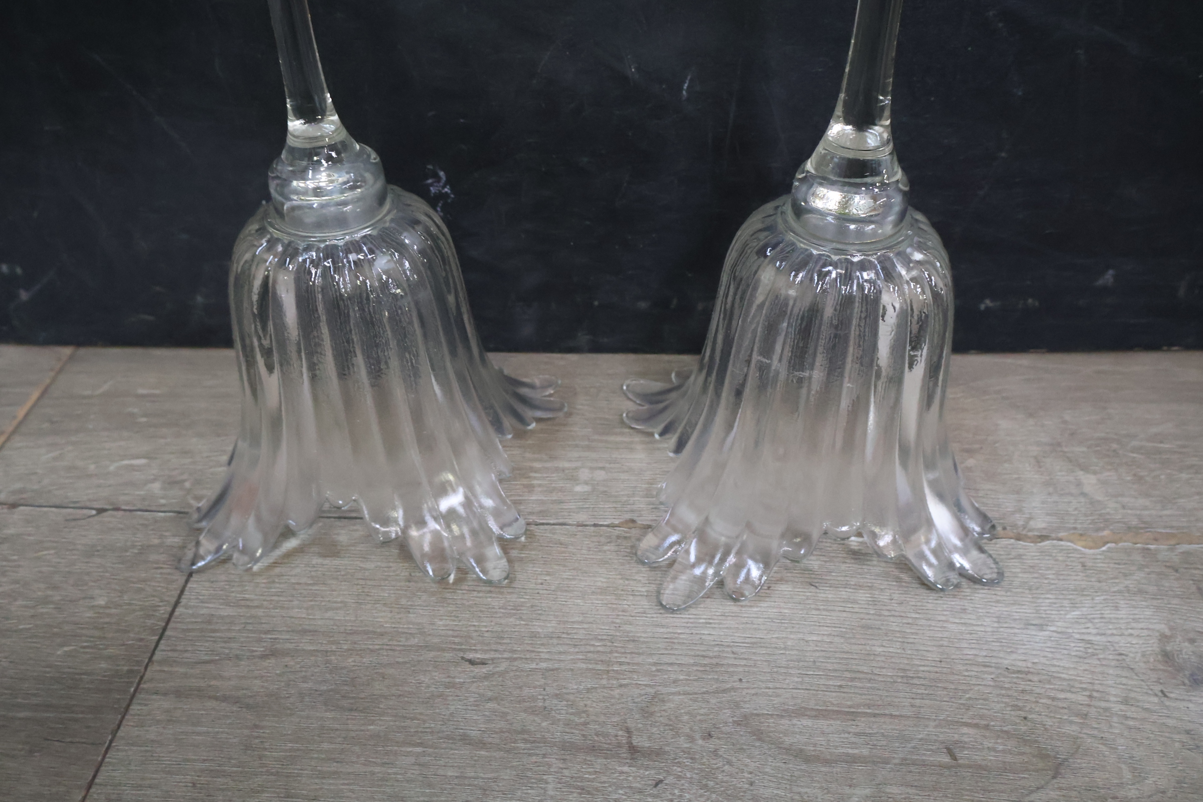 Set glazen kandelaren met bloemmotief – foto 10 – kavel bij GSD Auctions, Zoeterwoude