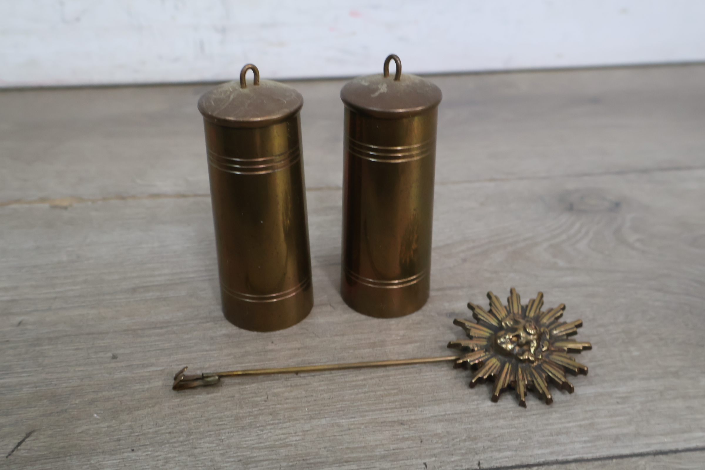 Antieke wandklok met houten kast en metalen wijzerplaat – foto 8 – kavel bij GSD Auctions, Zoeterwoude