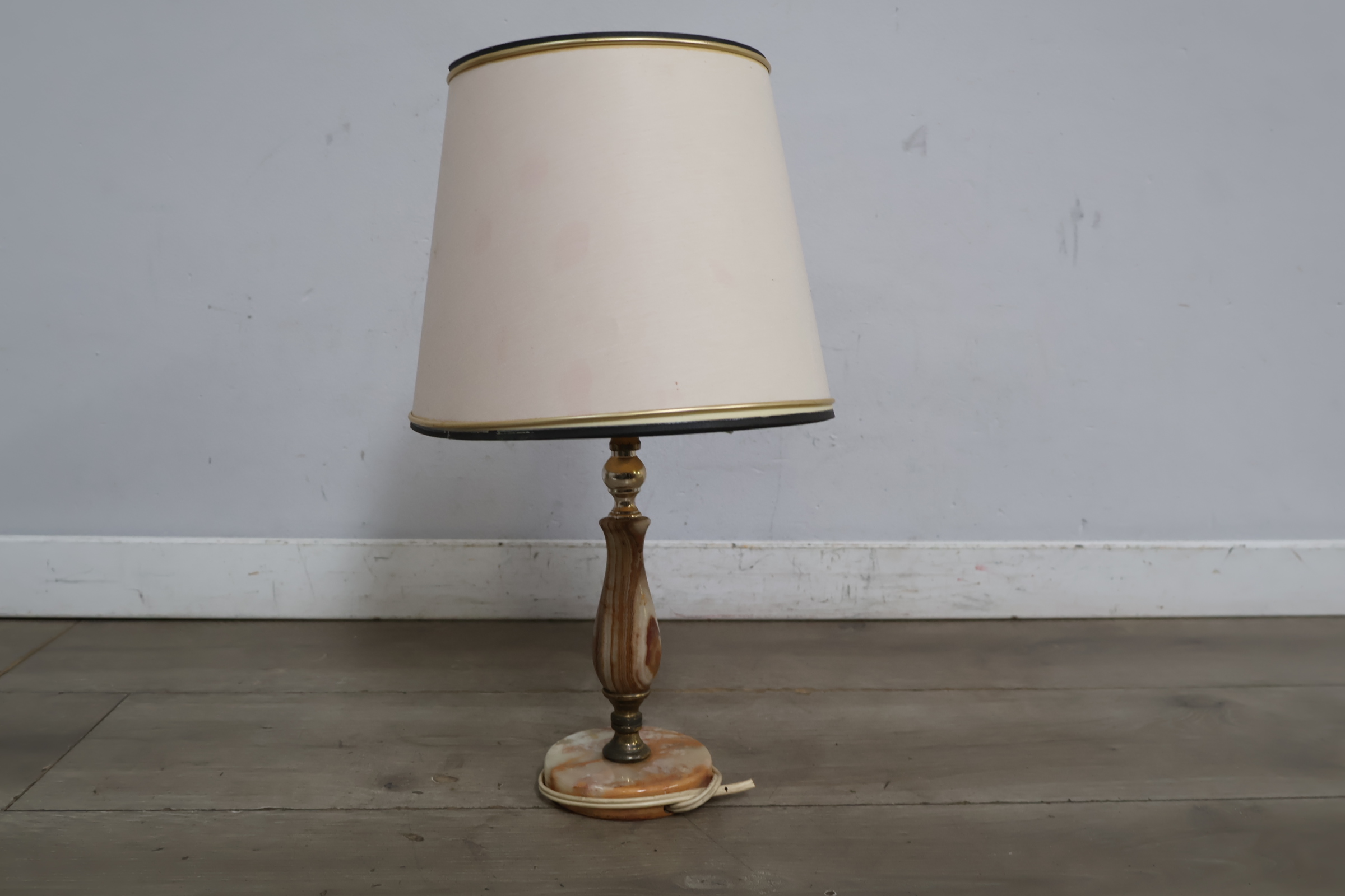 Vintage tafellamp met marmeren voet – foto 3 – kavel bij GSD Auctions, Zoeterwoude