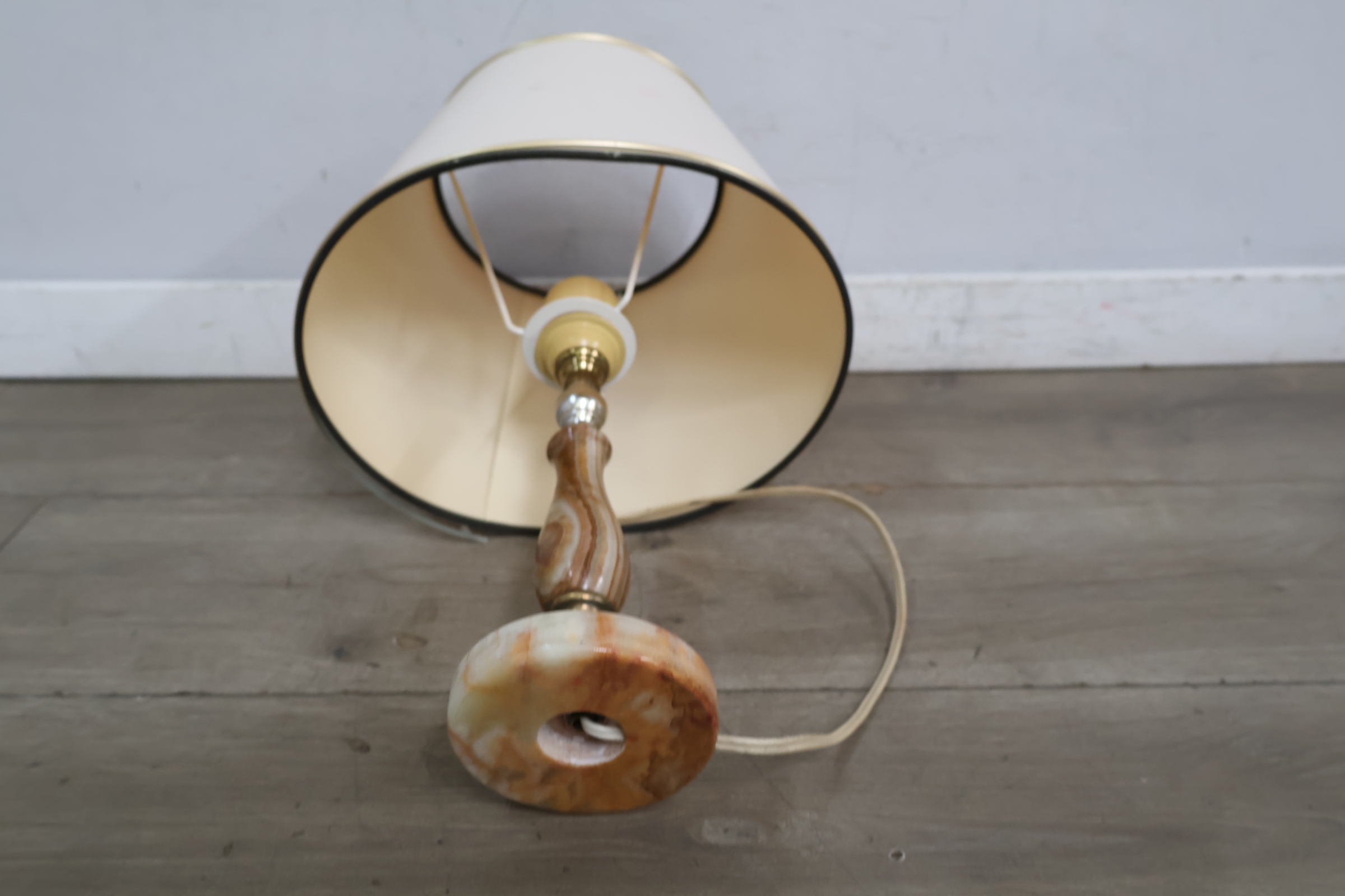 Vintage tafellamp met marmeren voet – foto 8 – kavel bij GSD Auctions, Zoeterwoude
