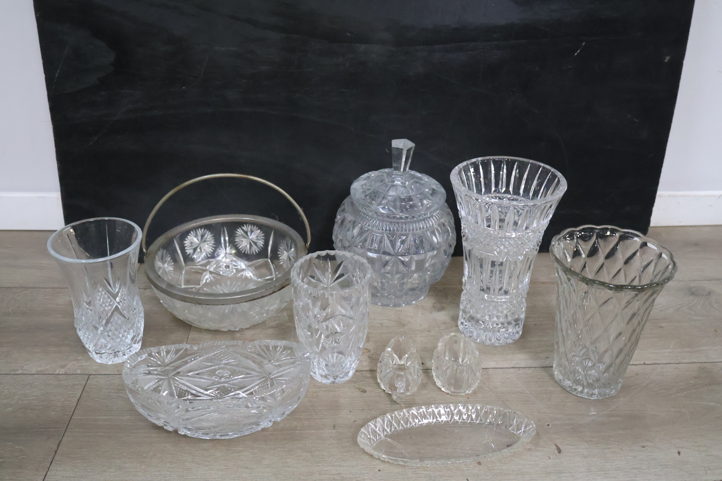 Set geslepen kristallen vazen en schaaltjes – foto 5 – kavel bij GSD Auctions, Zoeterwoude