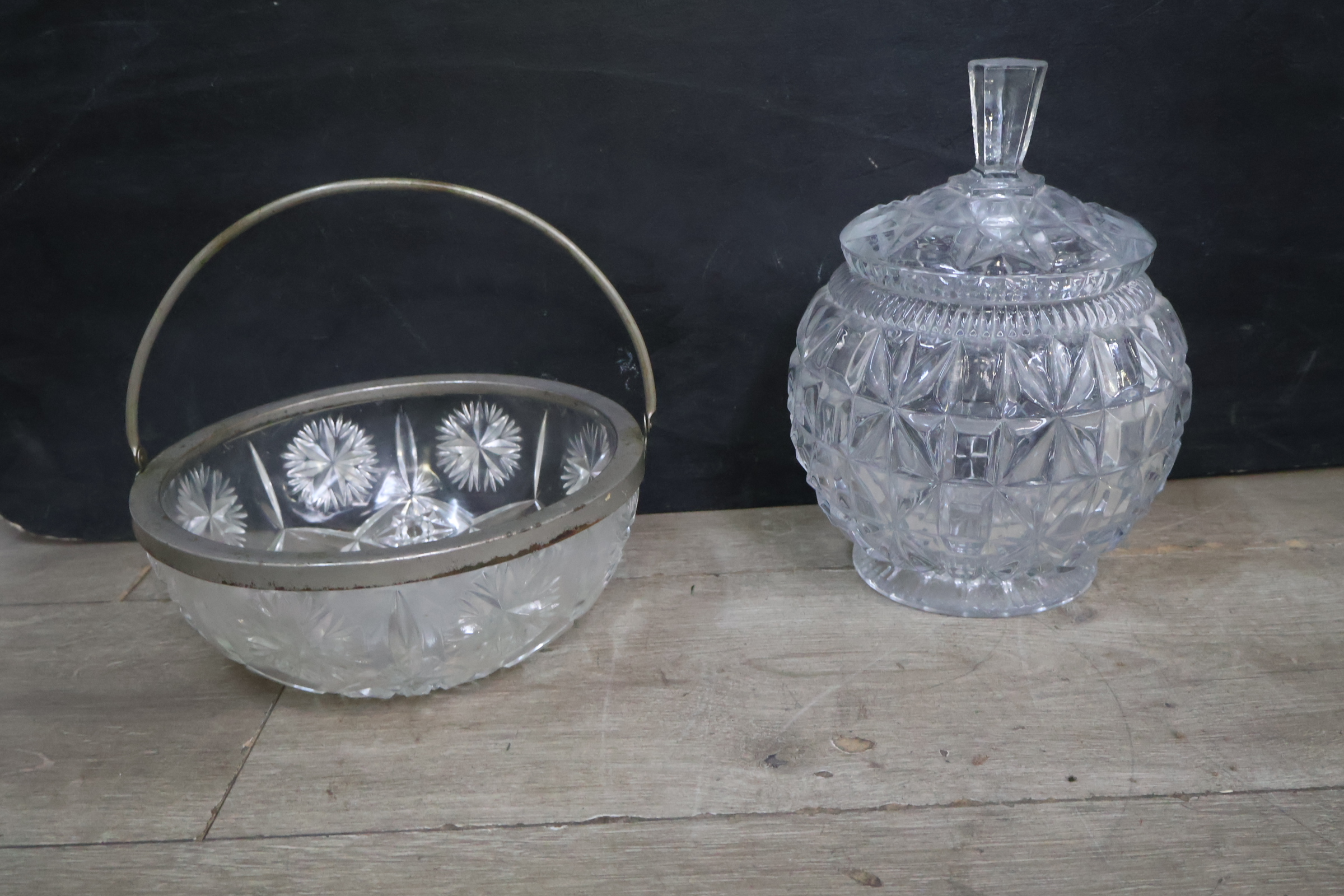 Set geslepen kristallen vazen en schaaltjes – foto 7 – kavel bij GSD Auctions, Zoeterwoude