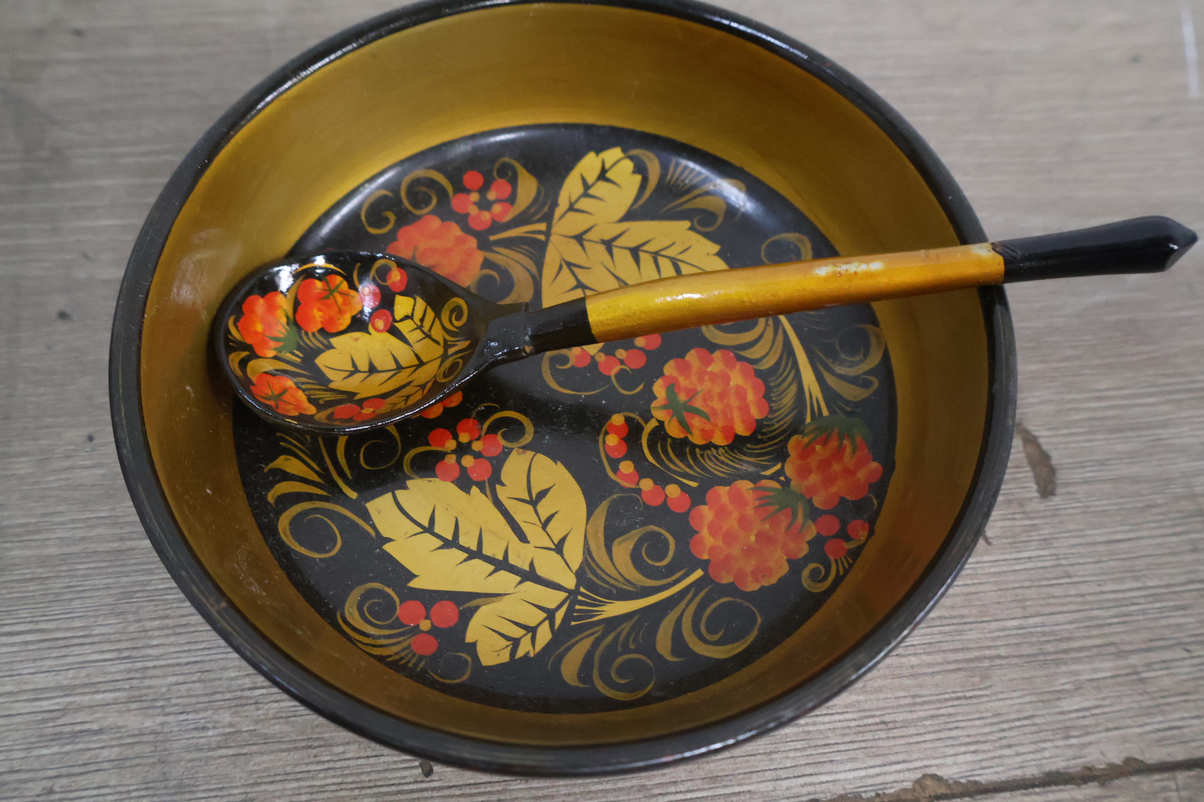 Set houten lepels en kom met folkloristisch bloemmotief – foto 7 – kavel bij GSD Auctions, Zoeterwoude
