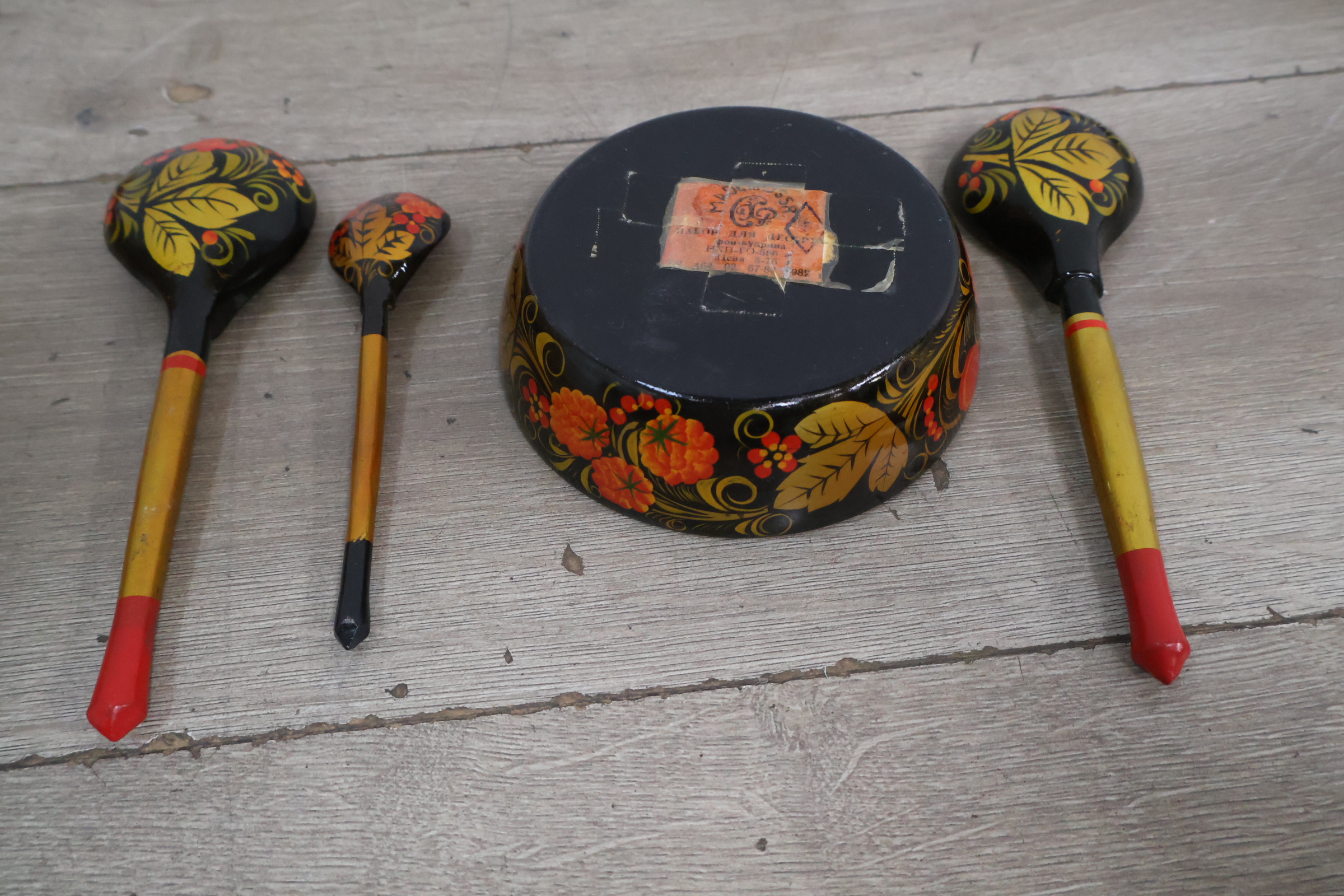 Set houten lepels en kom met folkloristisch bloemmotief – foto 8 – kavel bij GSD Auctions, Zoeterwoude