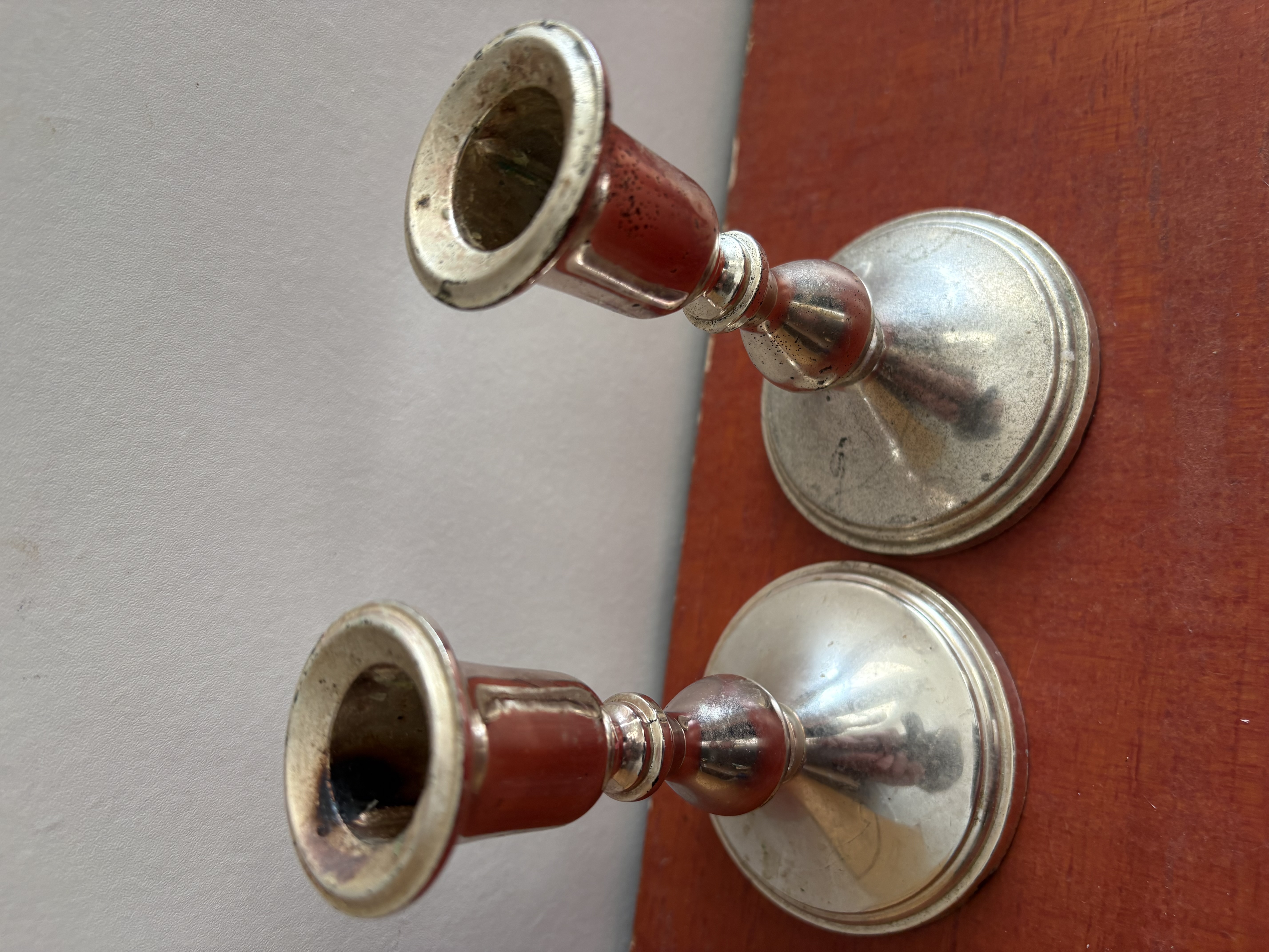 Verzilverde kandelaars – foto 6 – kavel bij GSD Auctions, Zoeterwoude