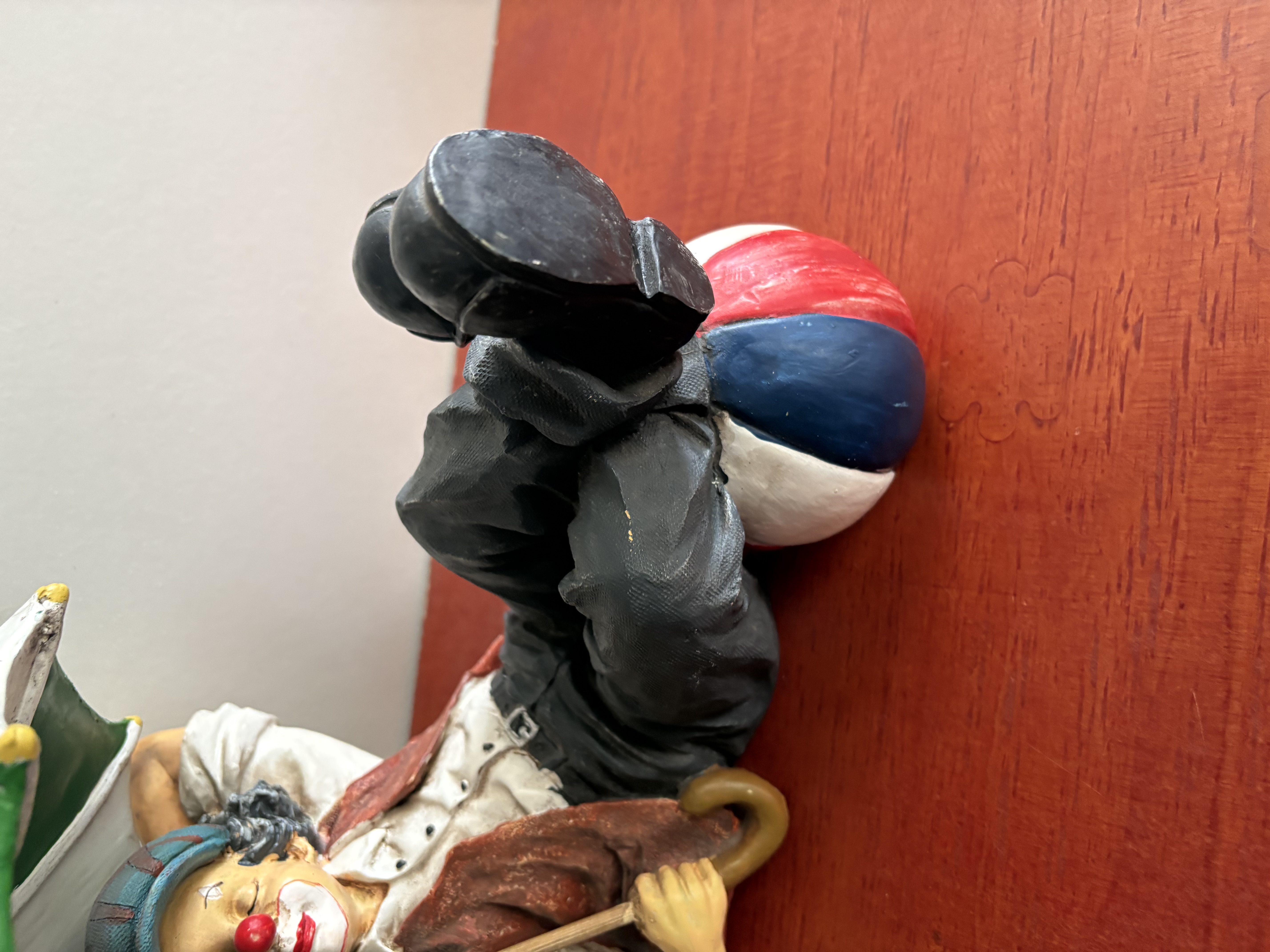 Clown met paraplu kunststof – foto 3 – kavel bij GSD Auctions, Zoeterwoude
