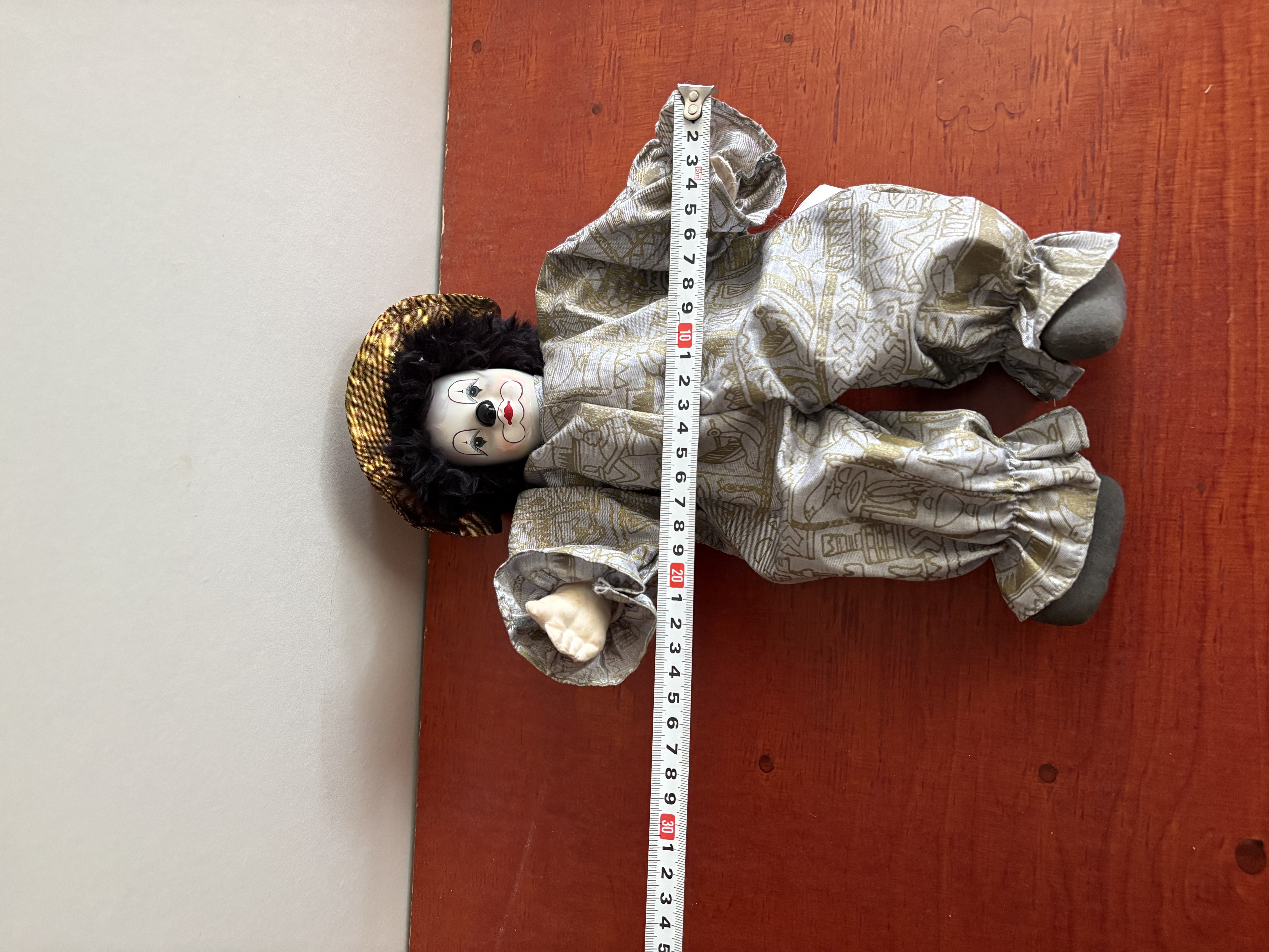 Clown als pop keramiek hoofd en kleding polyester – foto 3 – kavel bij GSD Auctions, Zoeterwoude