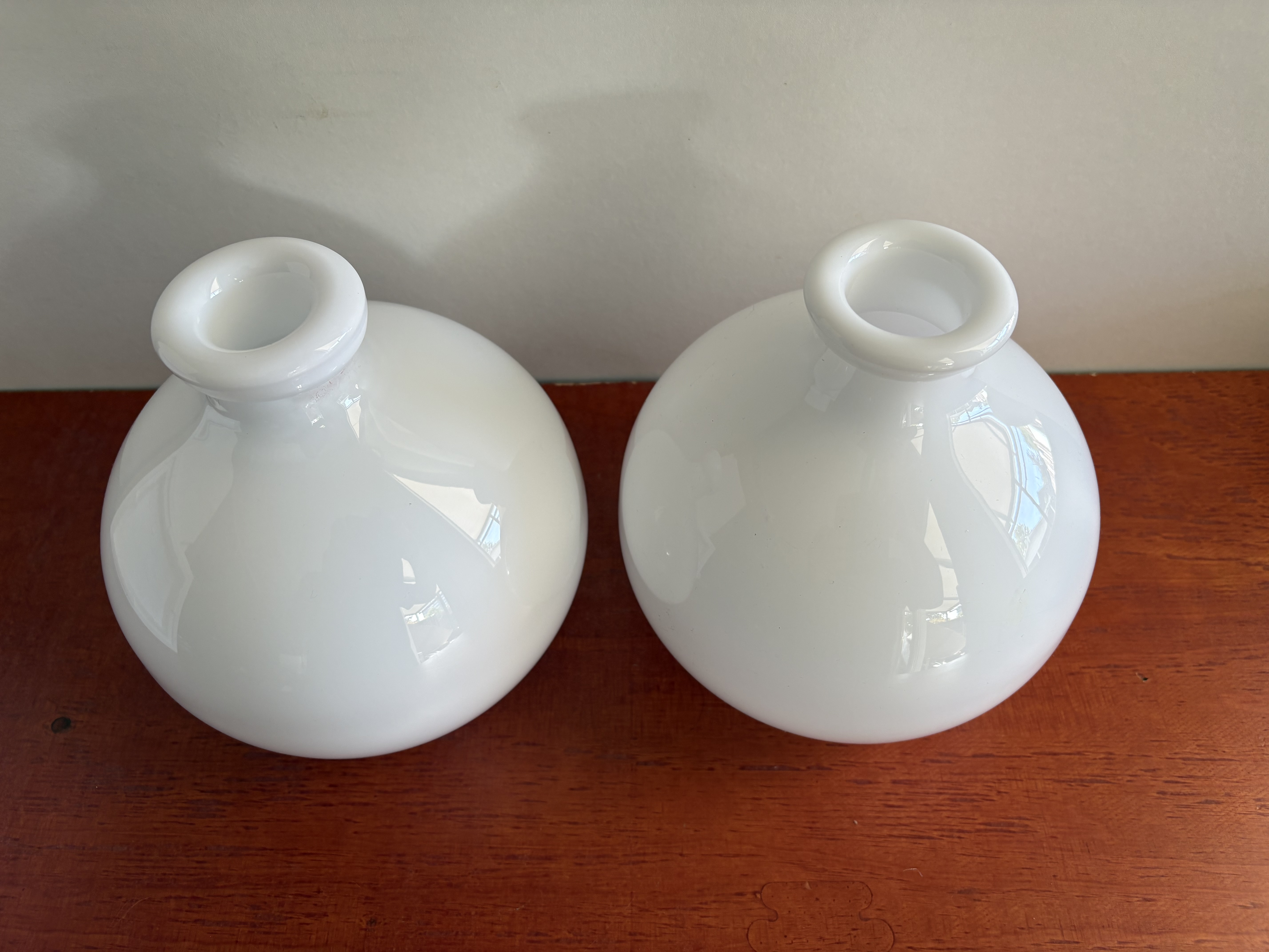 2x witte vaas – foto 2 – kavel bij GSD Auctions, Zoeterwoude