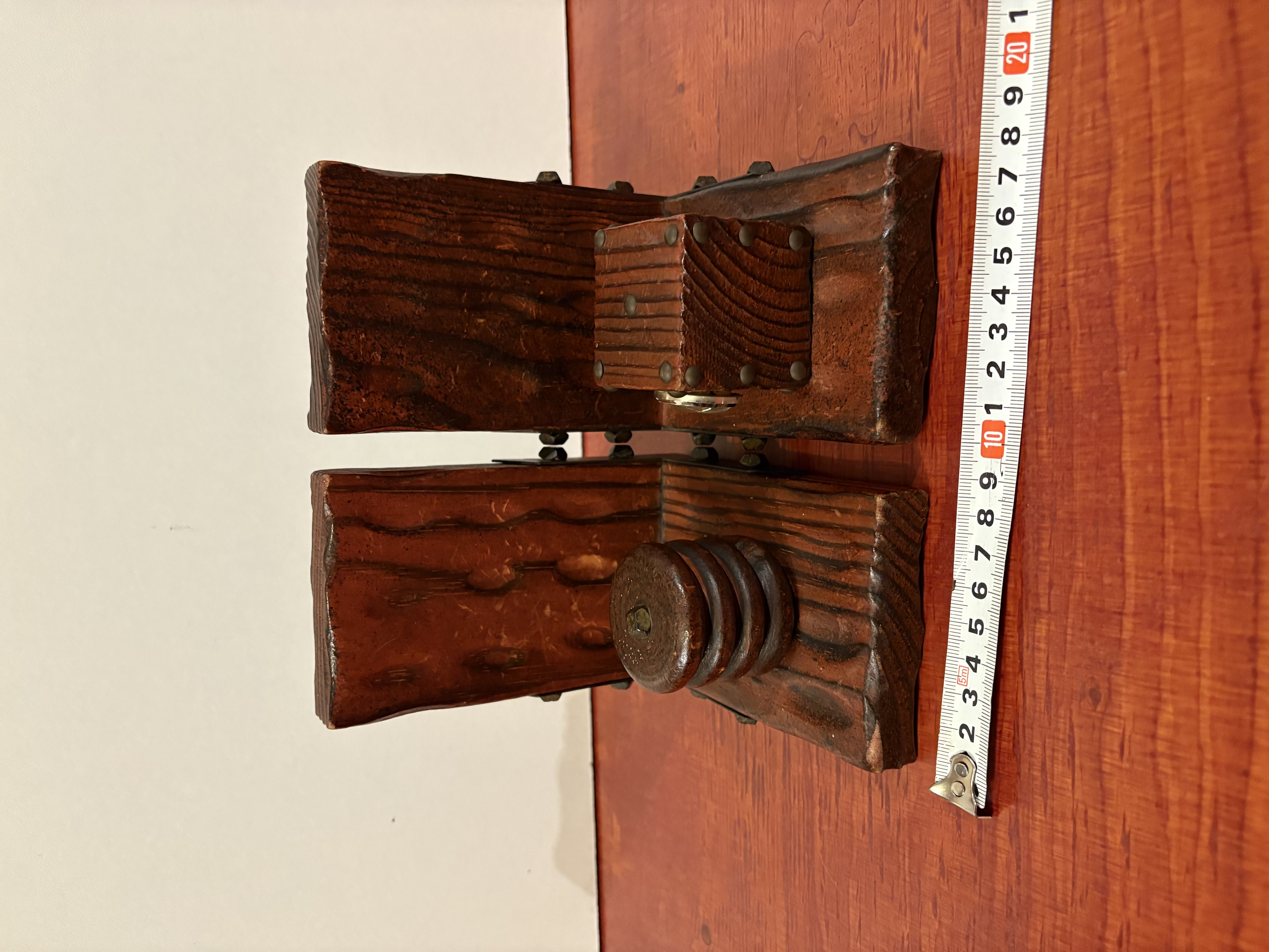Houten boekensteun met thermometer – foto 5 – kavel bij GSD Auctions, Zoeterwoude
