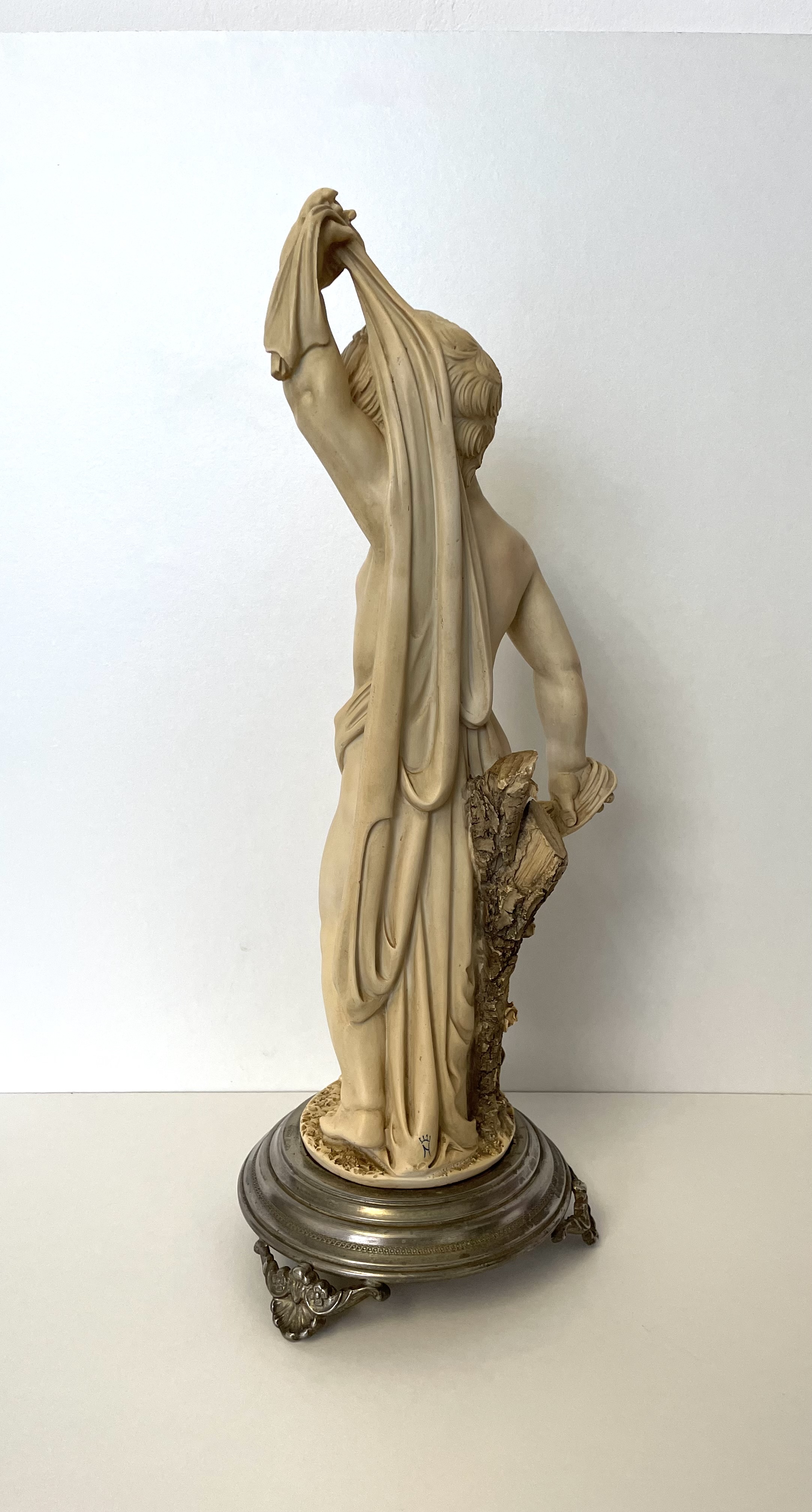 Beeld van een jongen Gesigneerd Capodimonte – foto 9 – kavel bij GSD Auctions, Zoeterwoude